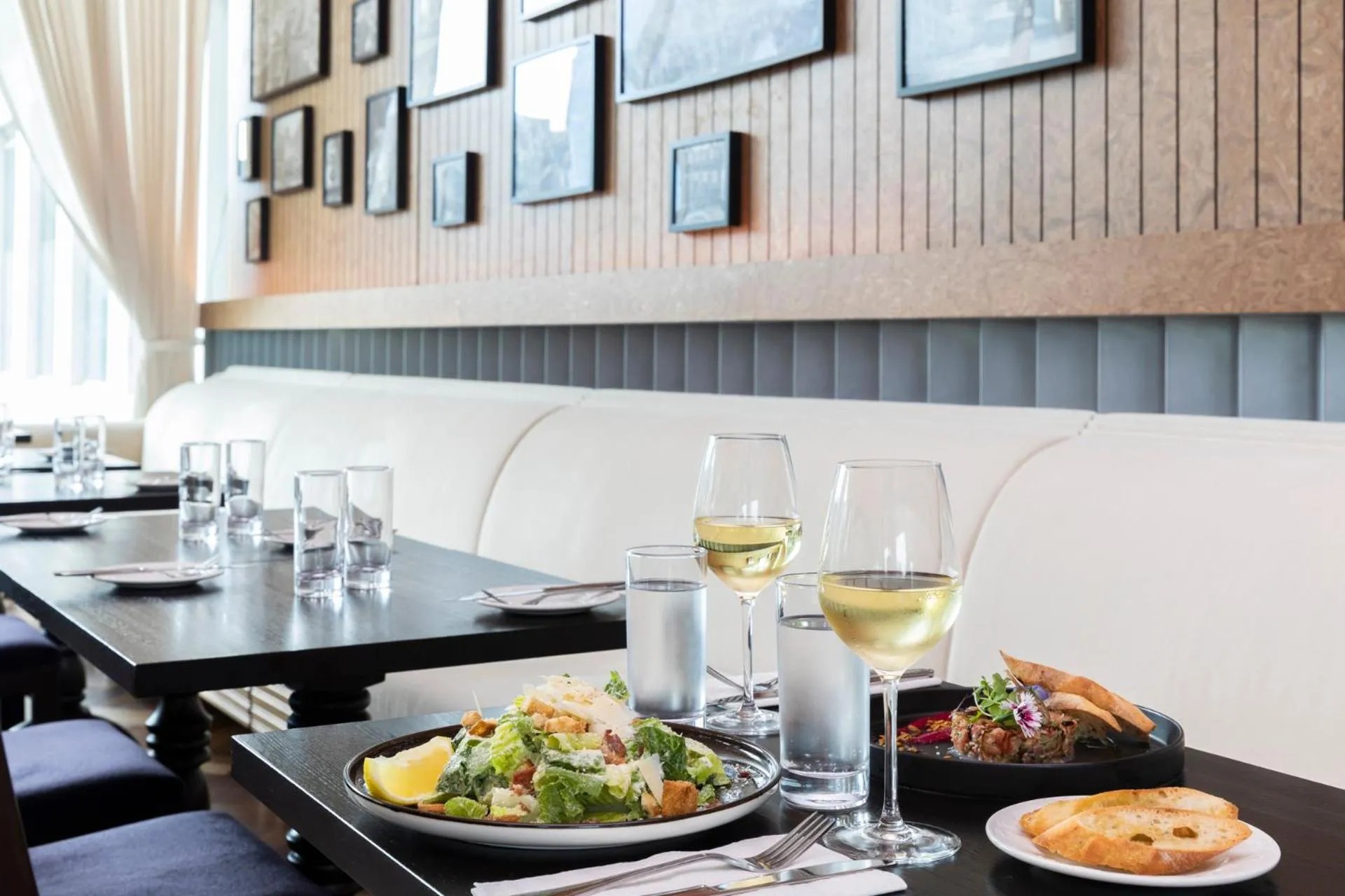 Restaurant/places to eat in Hyatt Centric Montreal