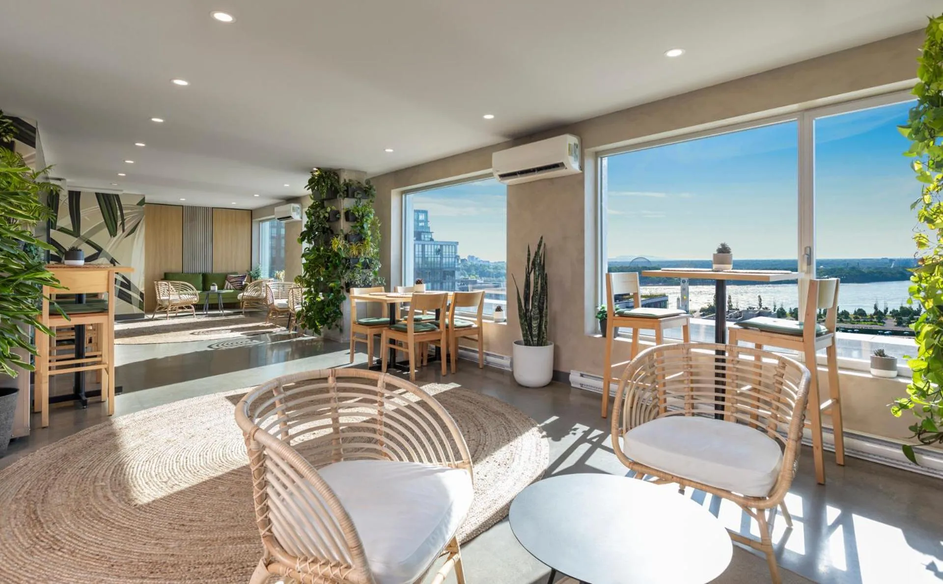 Restaurant/places to eat in Hyatt Centric Montreal