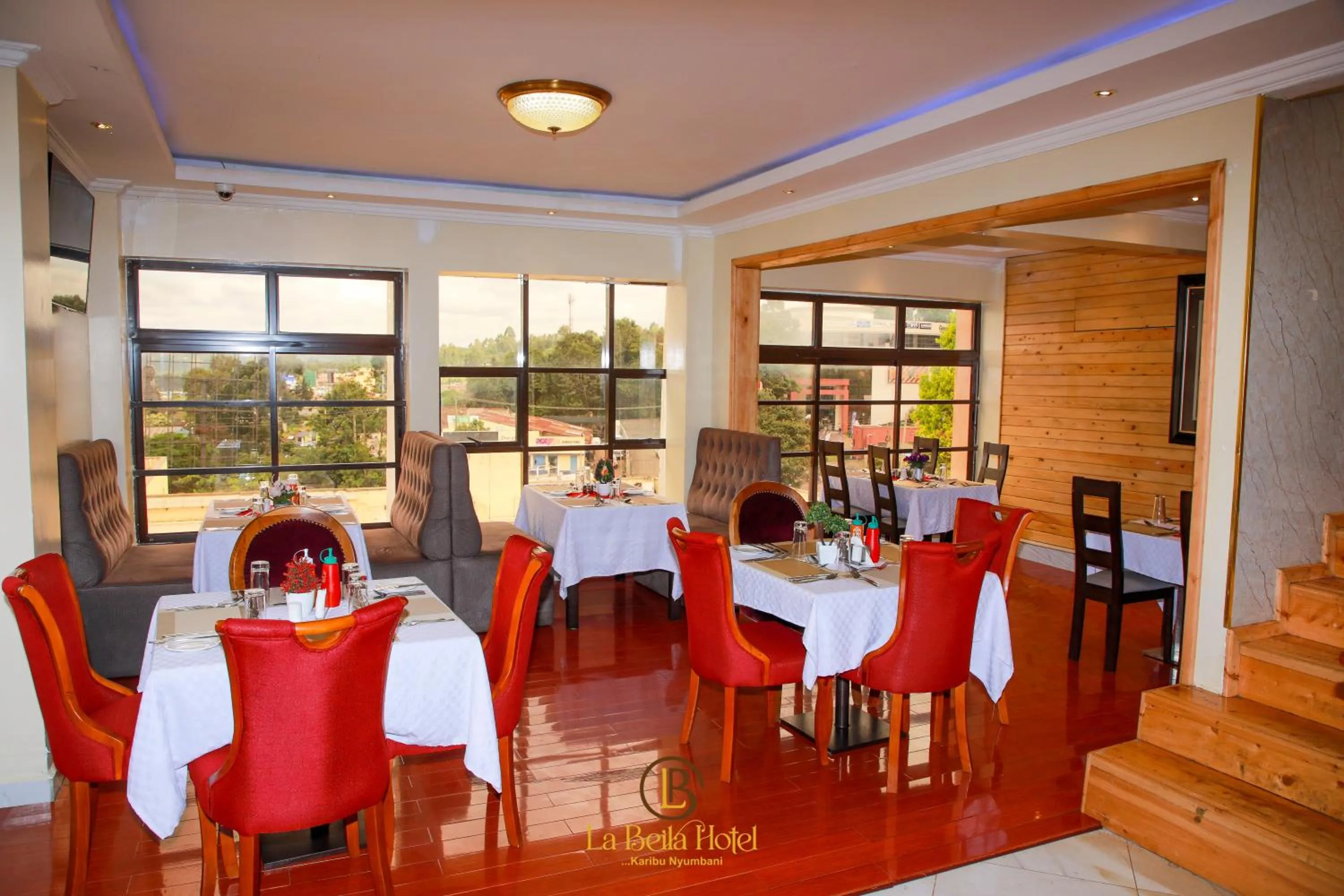 Dining area in LA BEILA HOTEL MERU