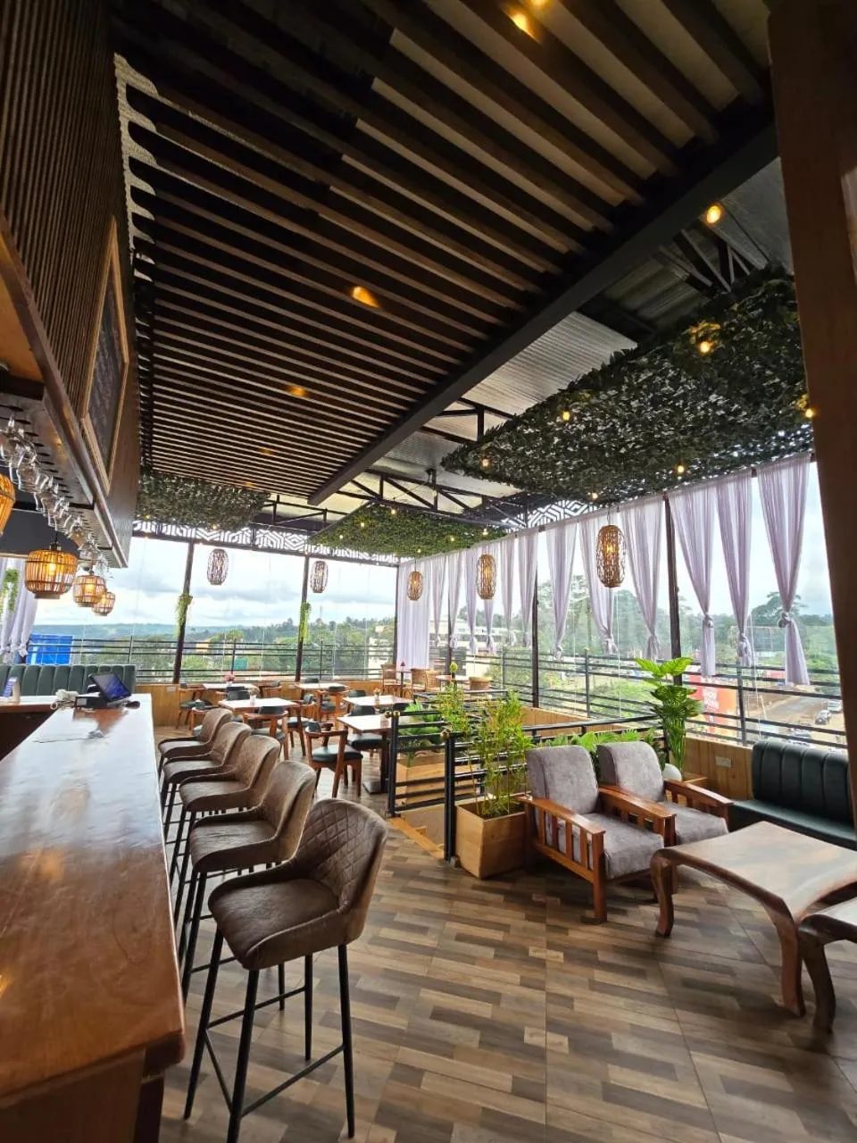 Lounge or bar in LA BEILA HOTEL MERU