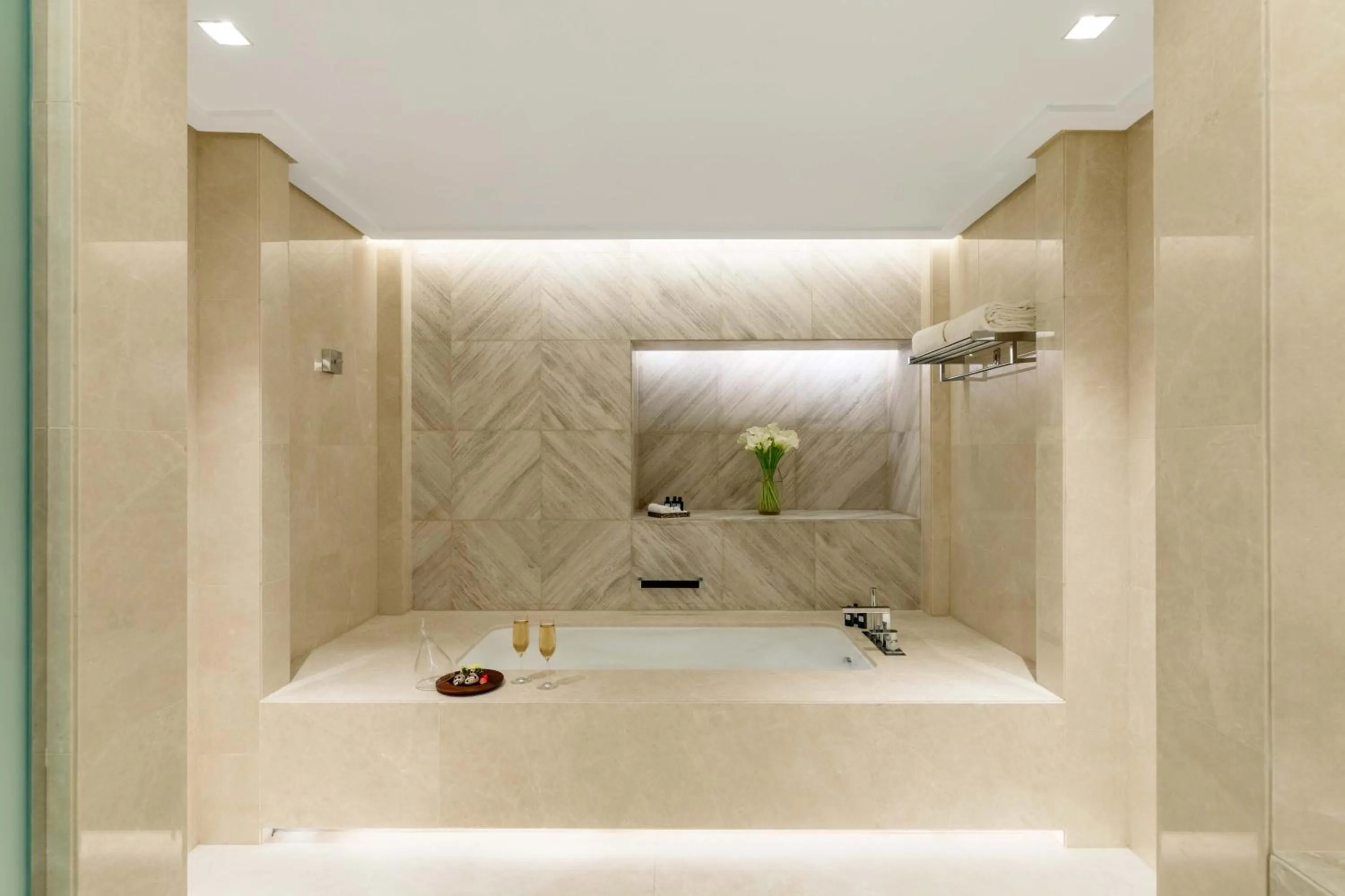 Bath in Taj Exotica Resort & Spa, The Palm, Dubai