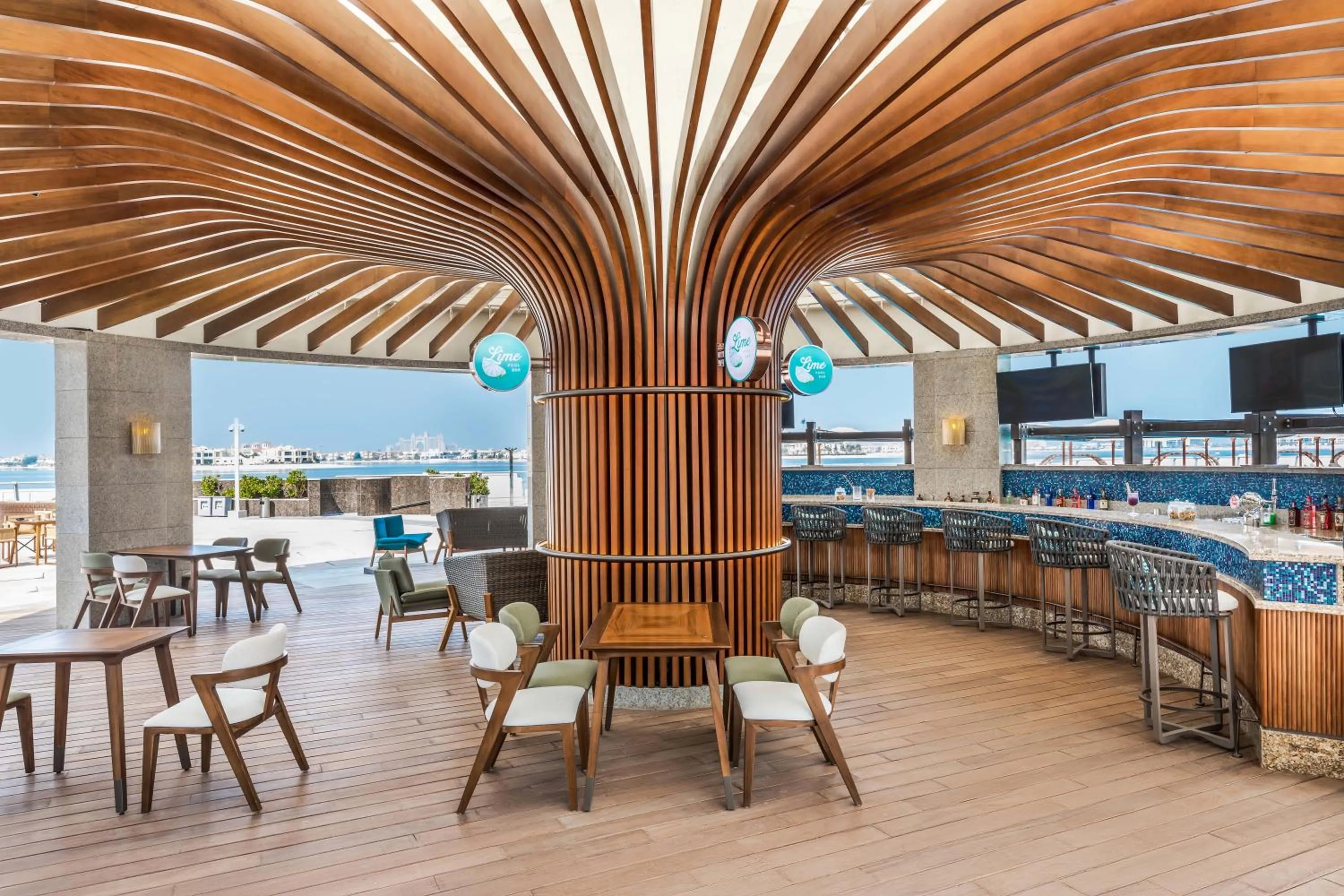 Lounge or bar in Taj Exotica Resort & Spa, The Palm, Dubai