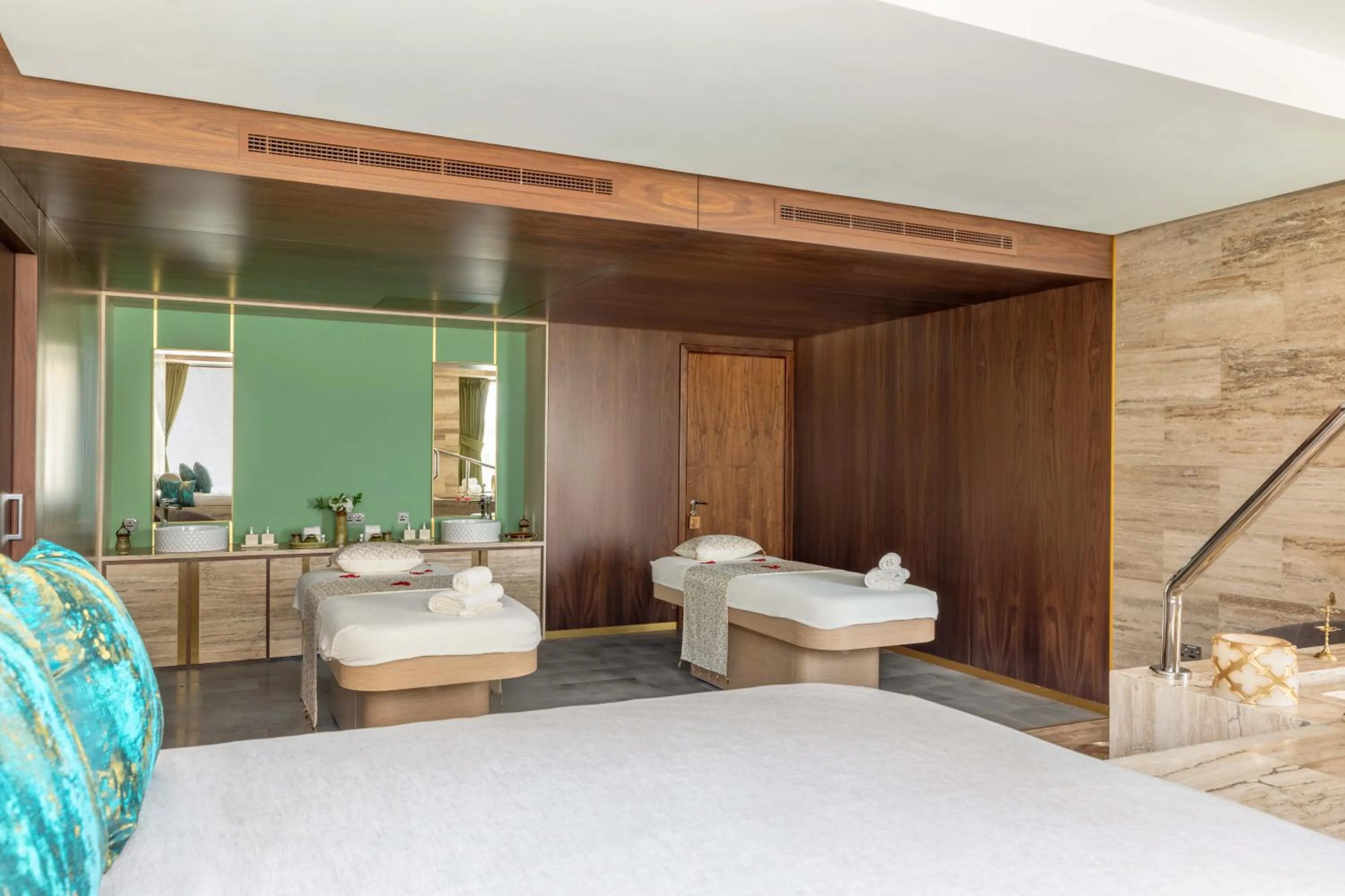 Massage, Bed in Taj Exotica Resort & Spa, The Palm, Dubai