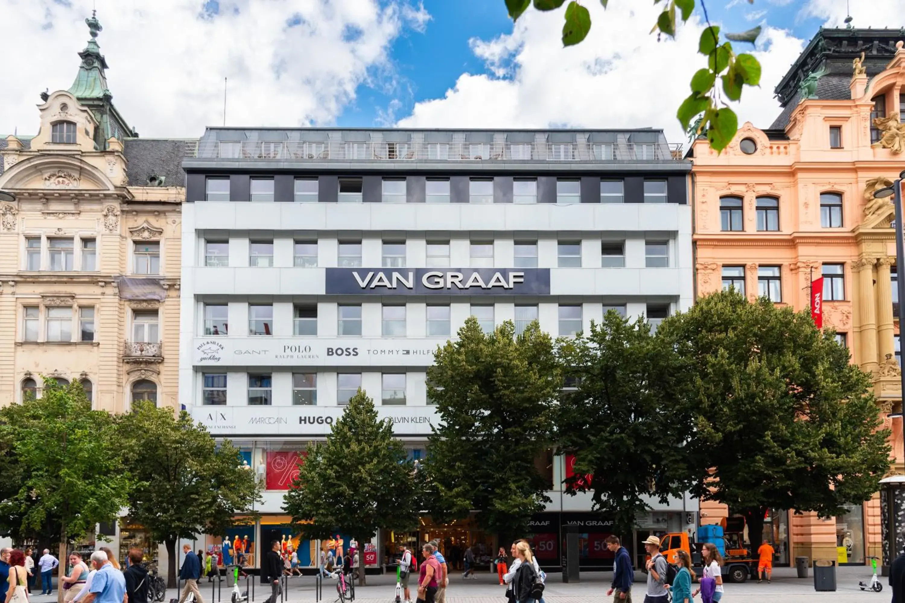 Property building in VN17 Rooftop Suites by Adrez Property building in VN17 Rooftop Suites by Adrez