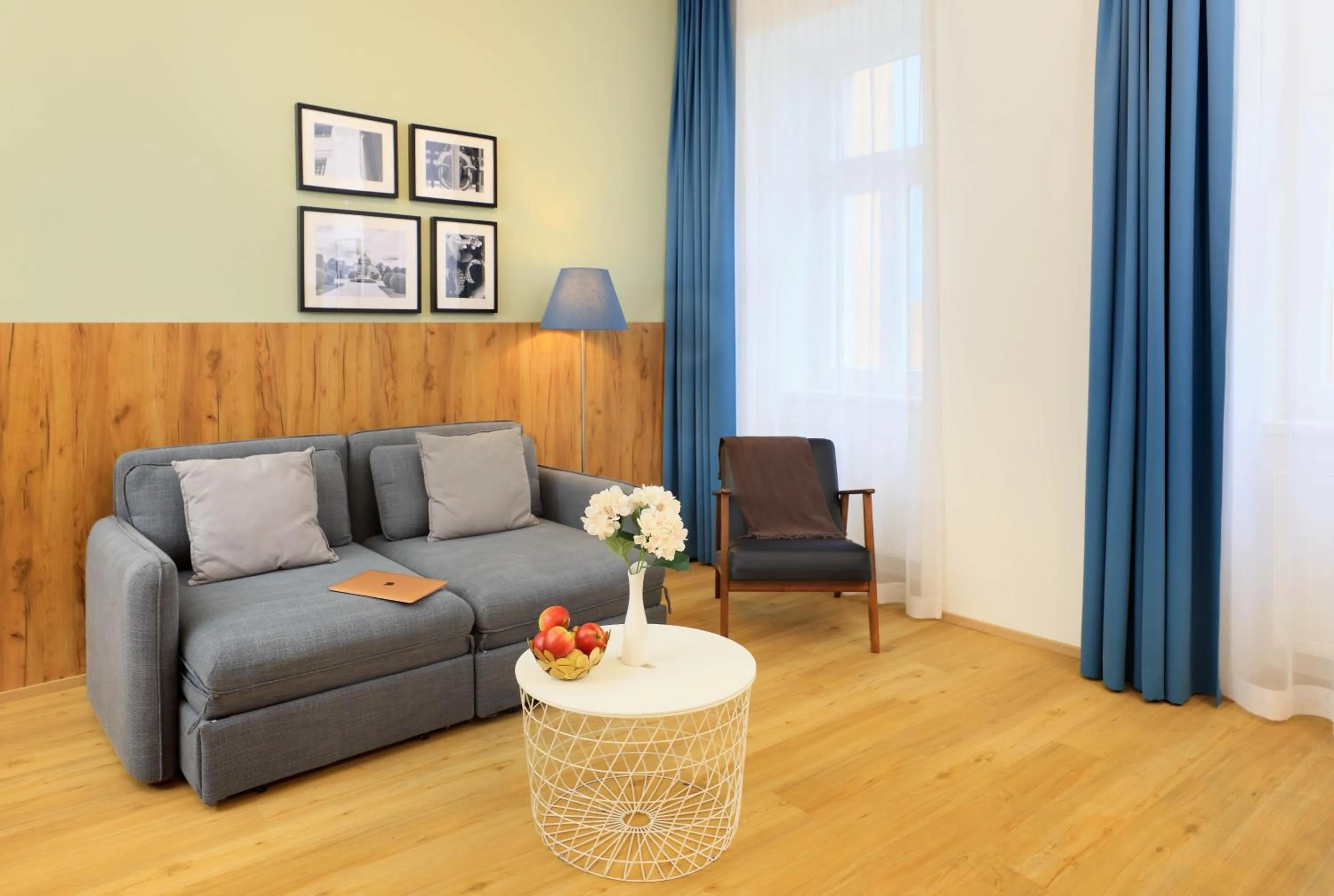 Living room in Jimmy's Apartments Dandelion