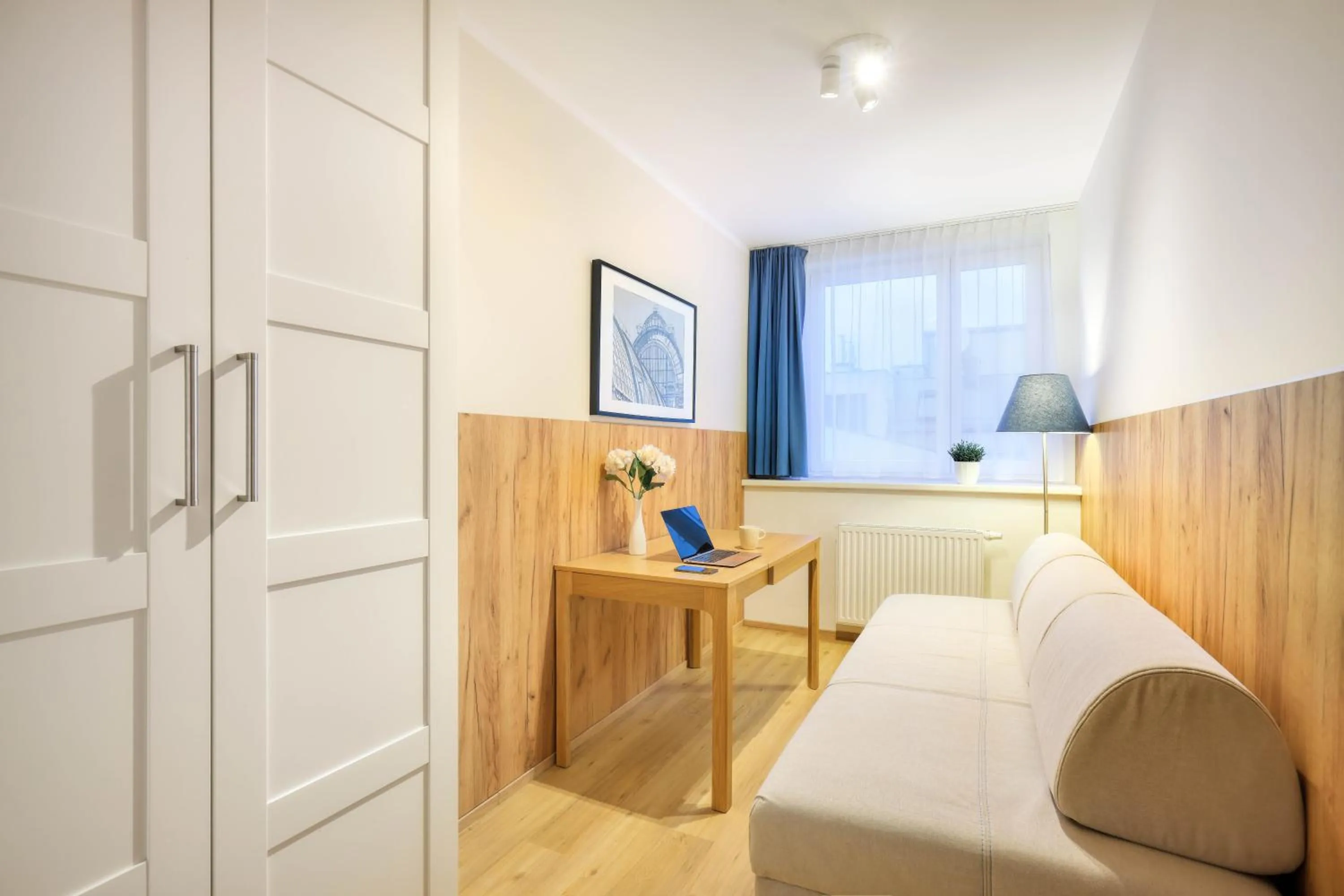 Living room, Bed in Jimmy's Apartments Dandelion