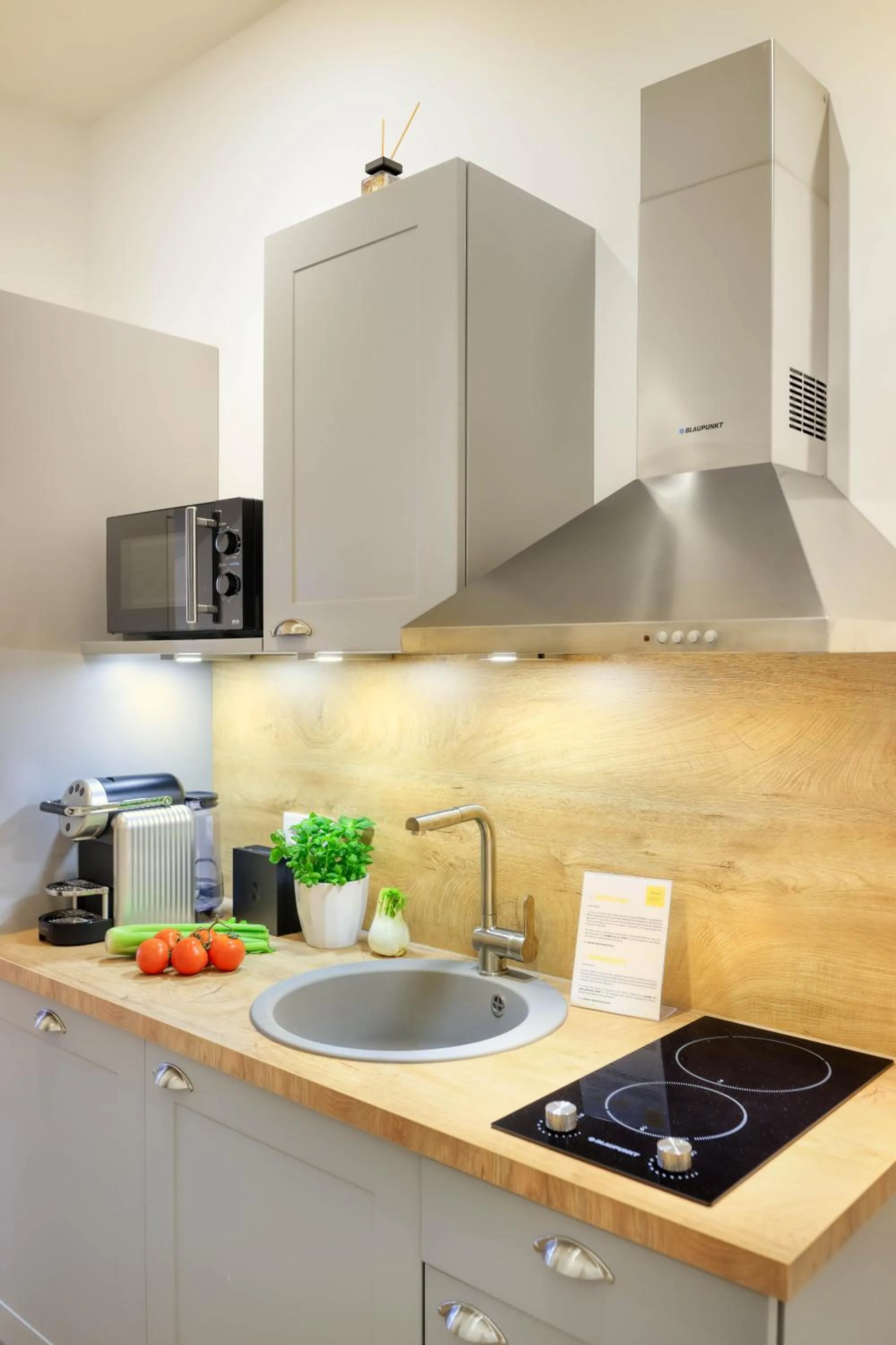 Coffee/tea facilities in Jimmy's Apartments Dandelion