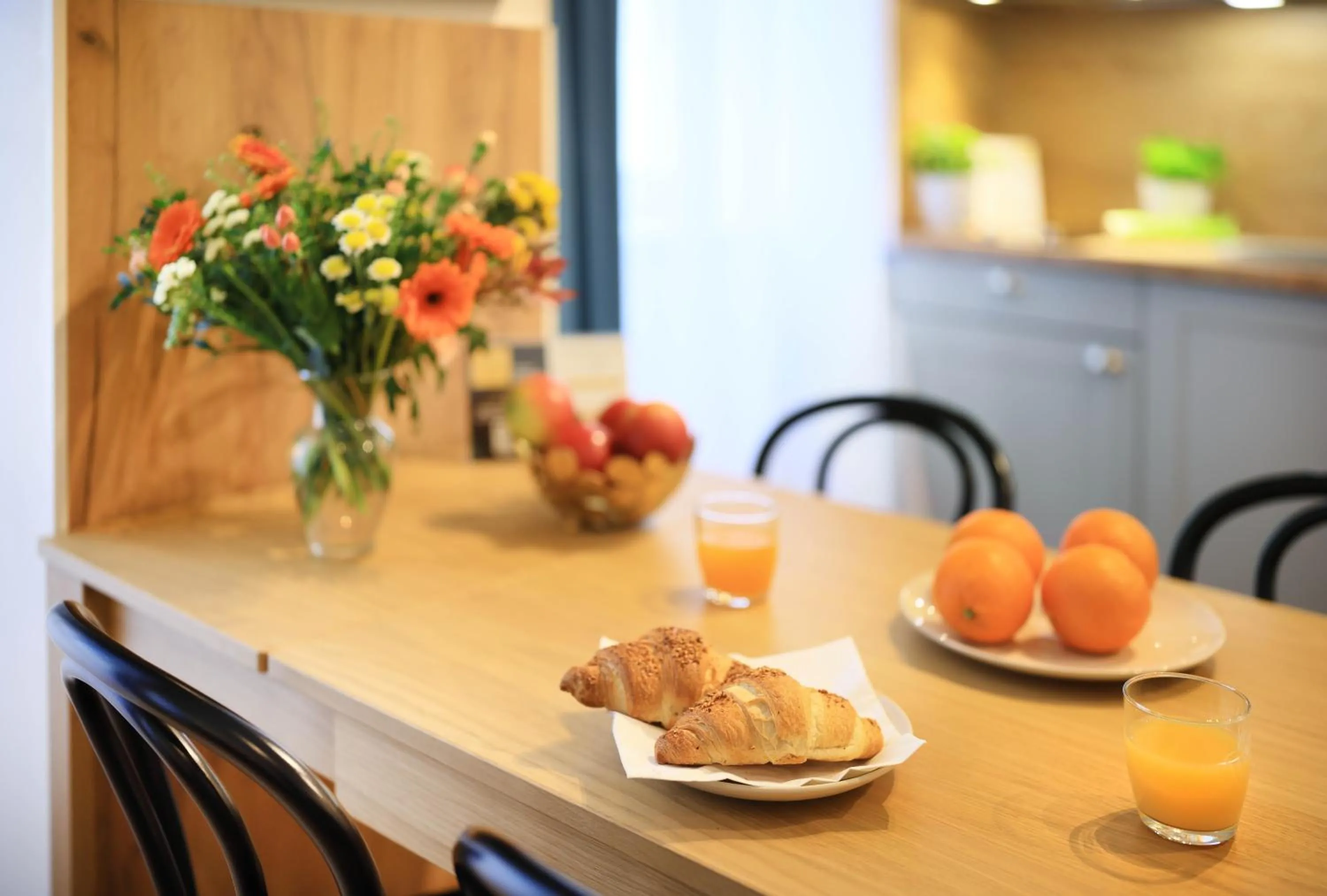 Dining area in Jimmy's Apartments Dandelion