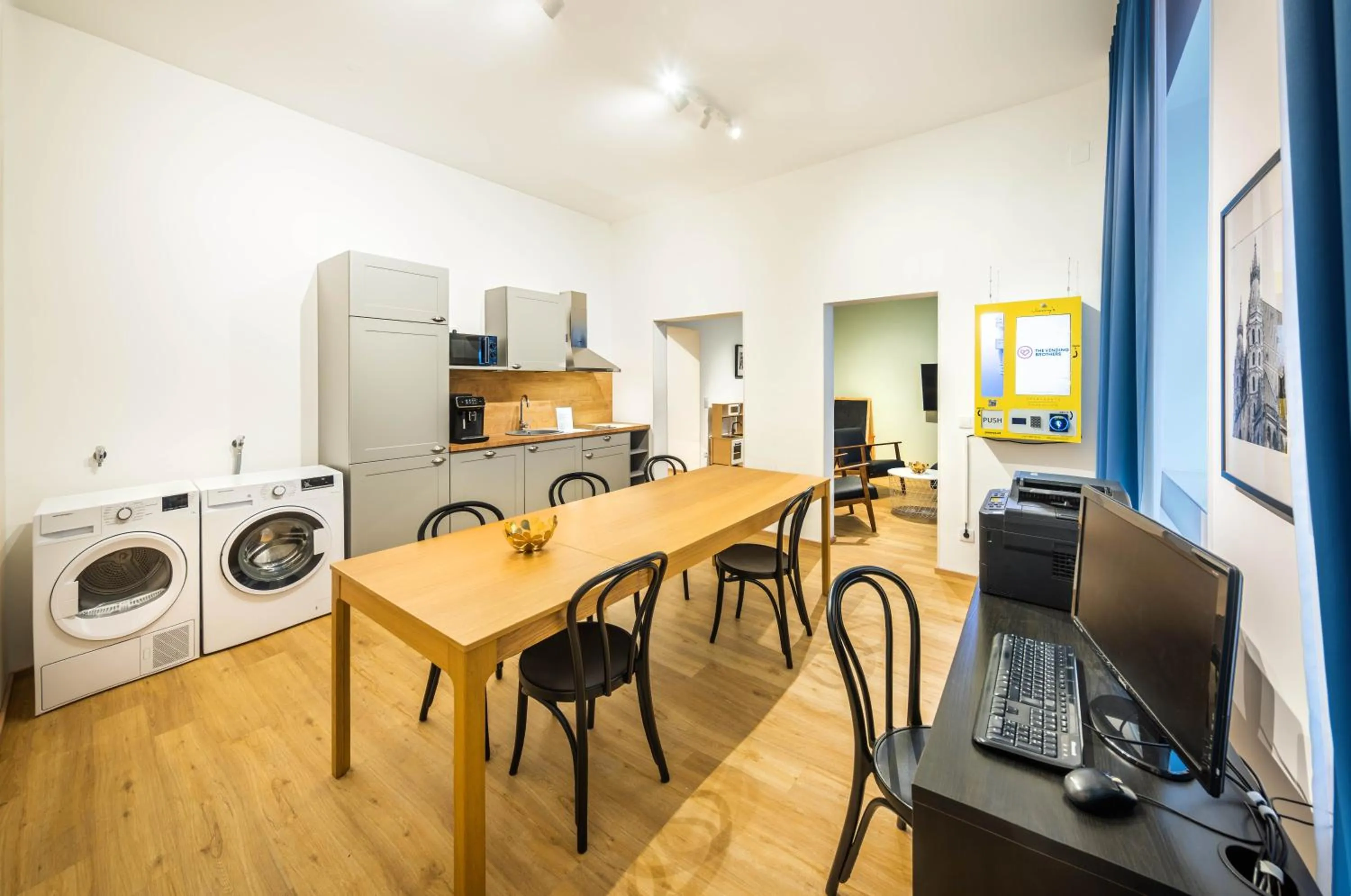 Communal lounge/ TV room in Jimmy's Apartments Dandelion