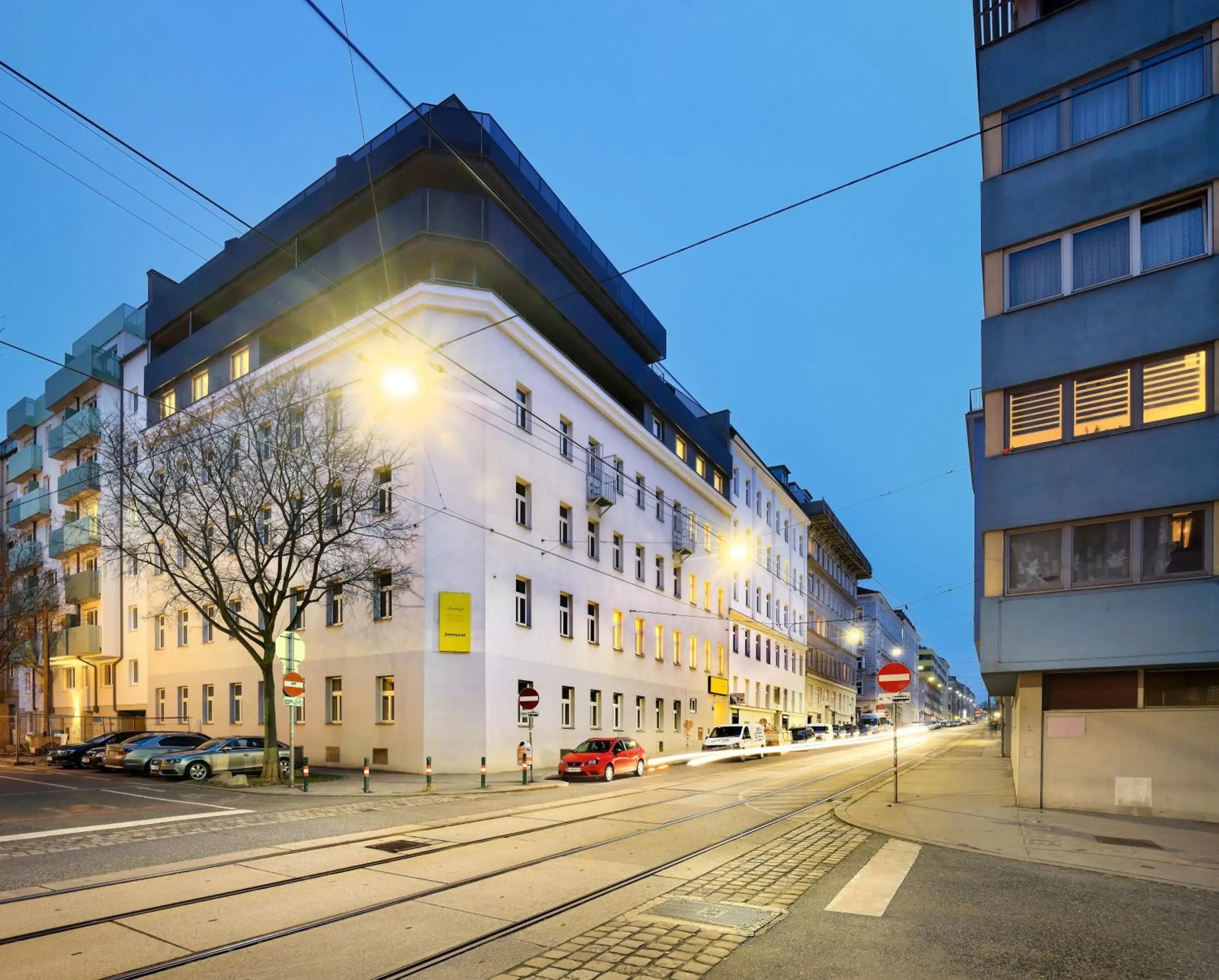 Property building in Jimmy's Apartments Dandelion Property building in Jimmy's Apartments Dandelion