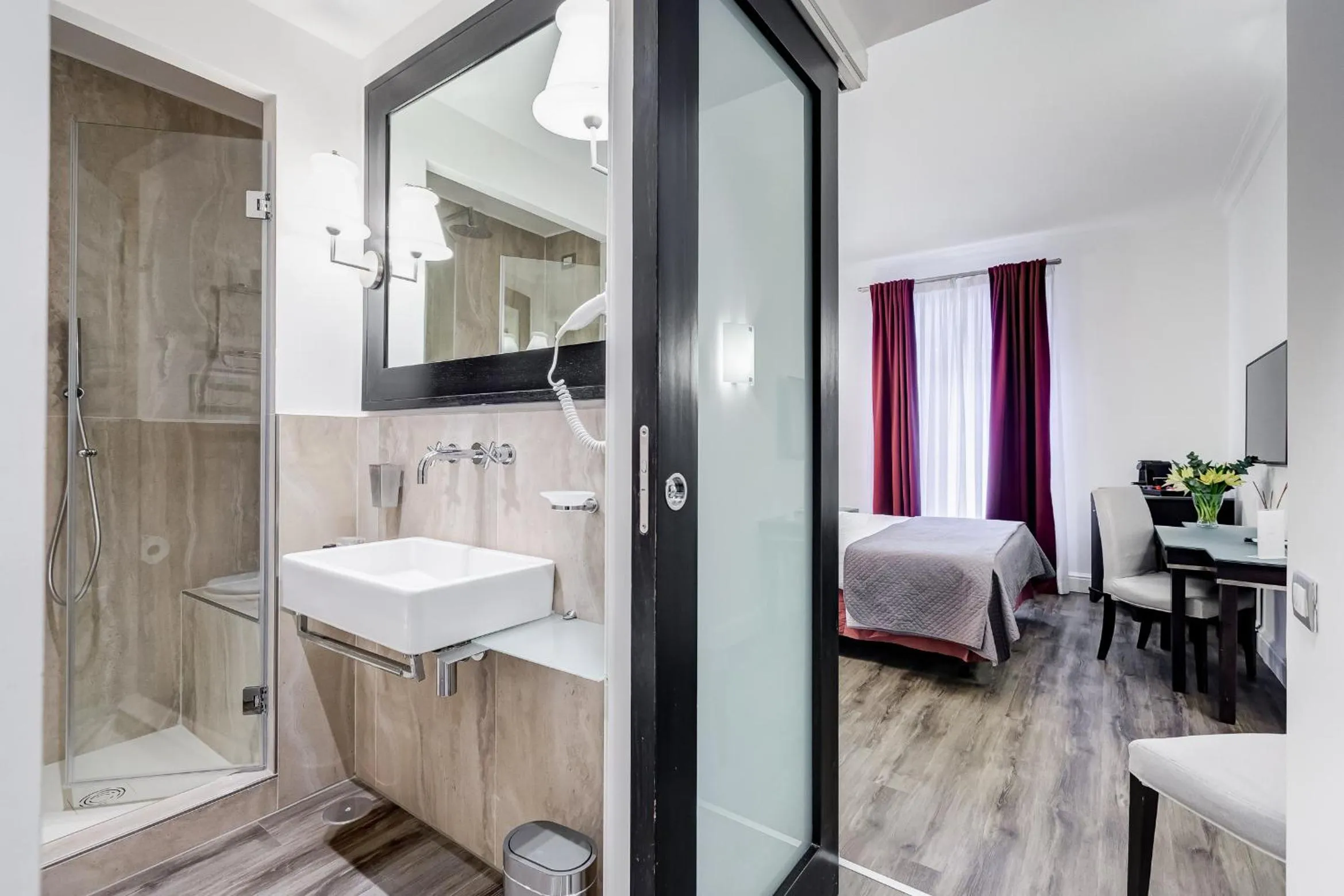 Bed in Residenza A -Via Veneto Fashion Rooms -self check-in