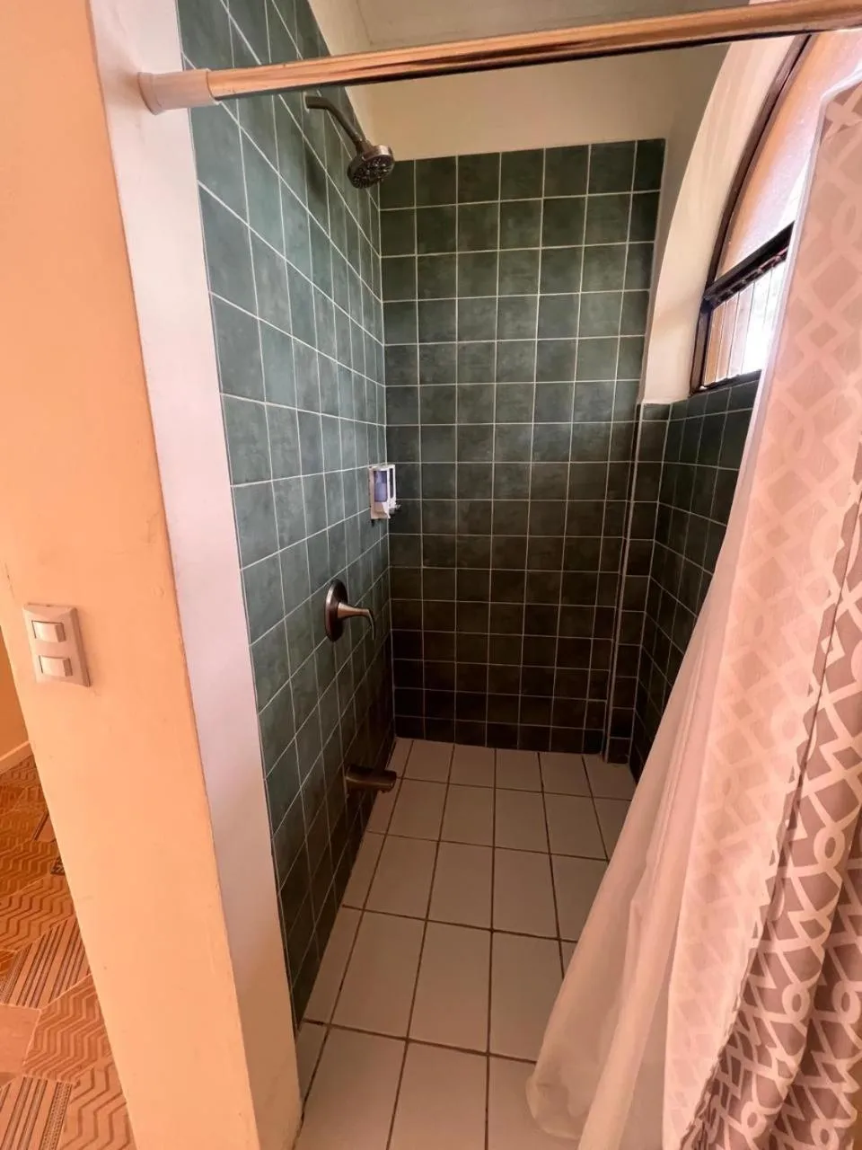 Shower in Zulu Surf Hotel Tamarindo