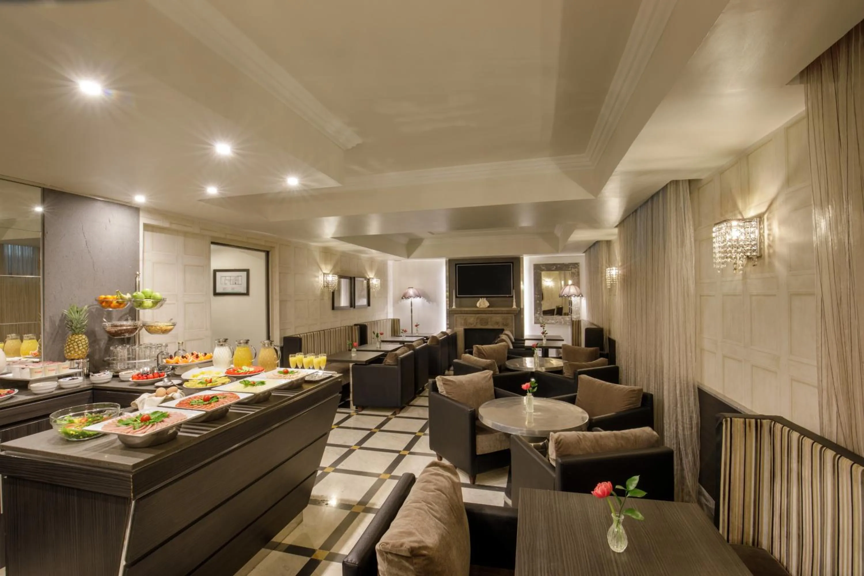 Restaurant/places to eat in Hotel Royal Court