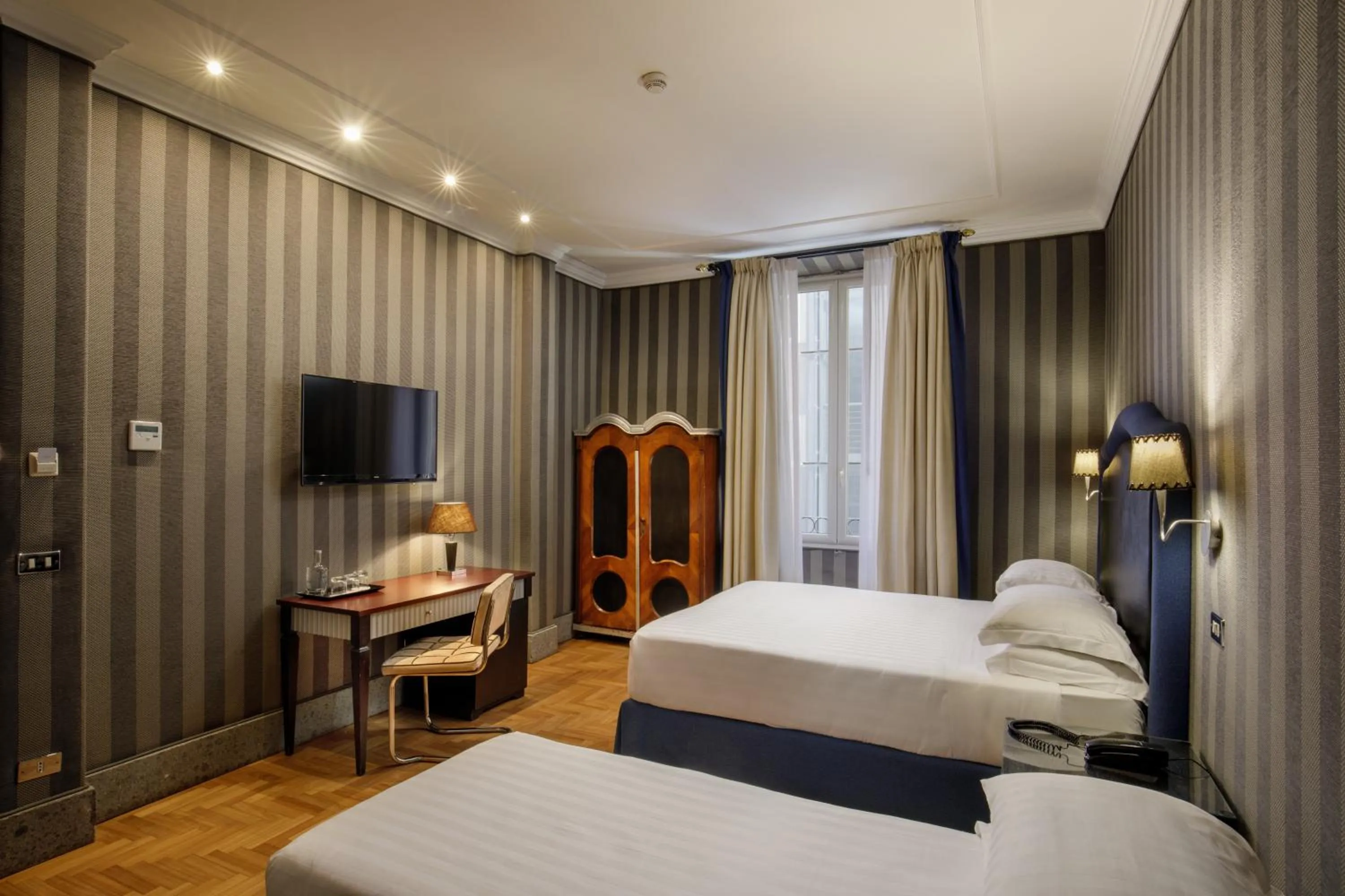 Bed in Hotel Royal Court