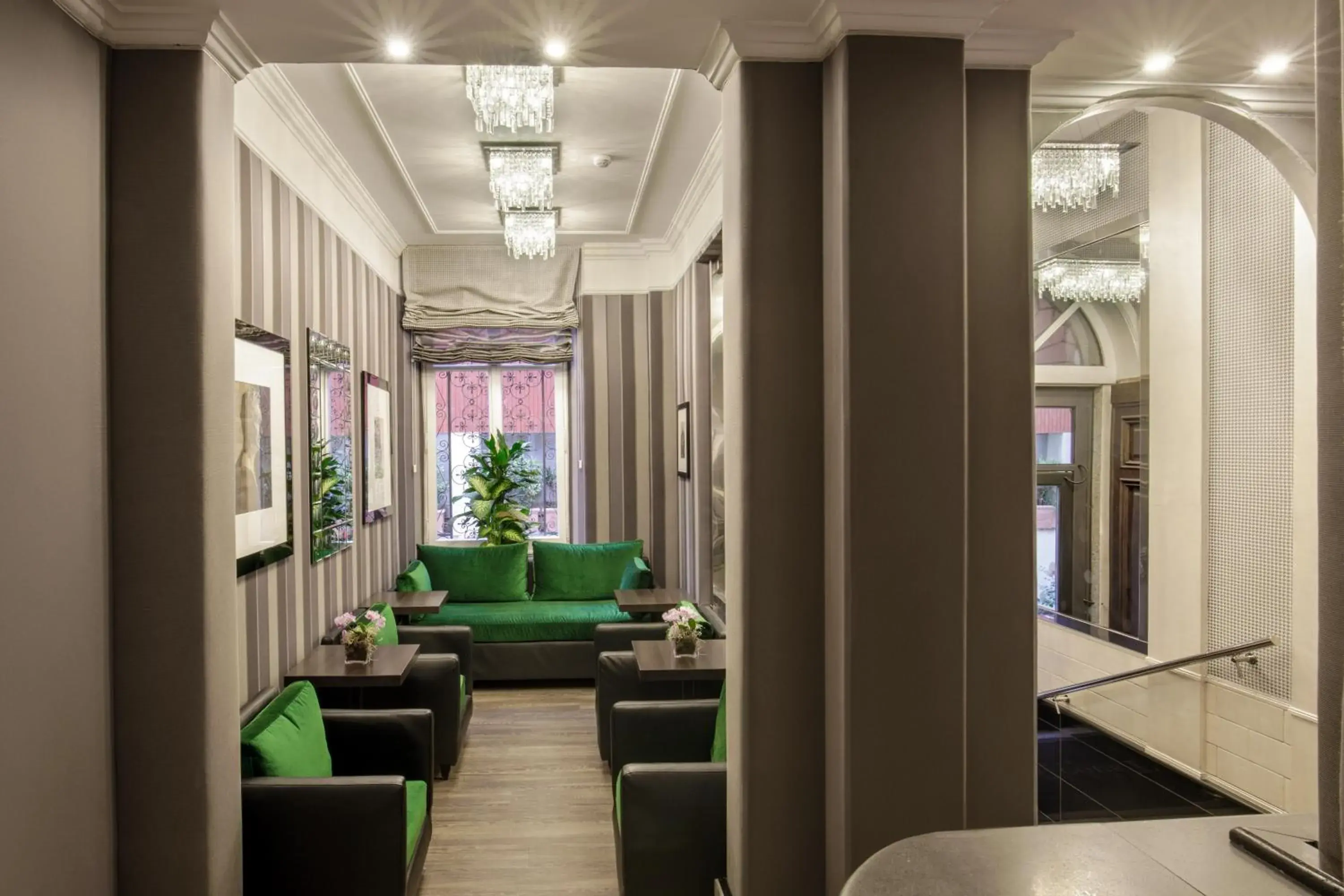 Lobby or reception in Hotel Royal Court Lobby or reception in Hotel Royal Court