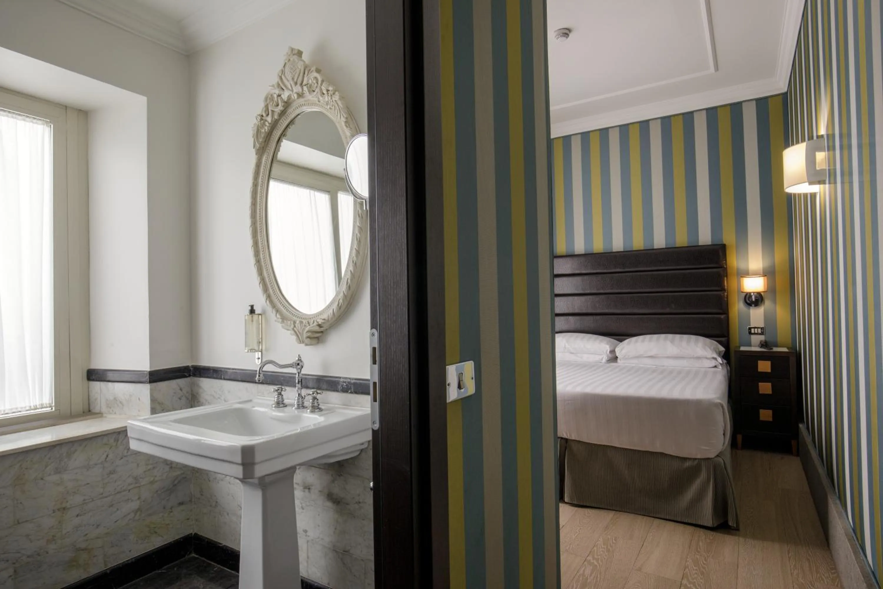 Bed in Hotel Royal Court