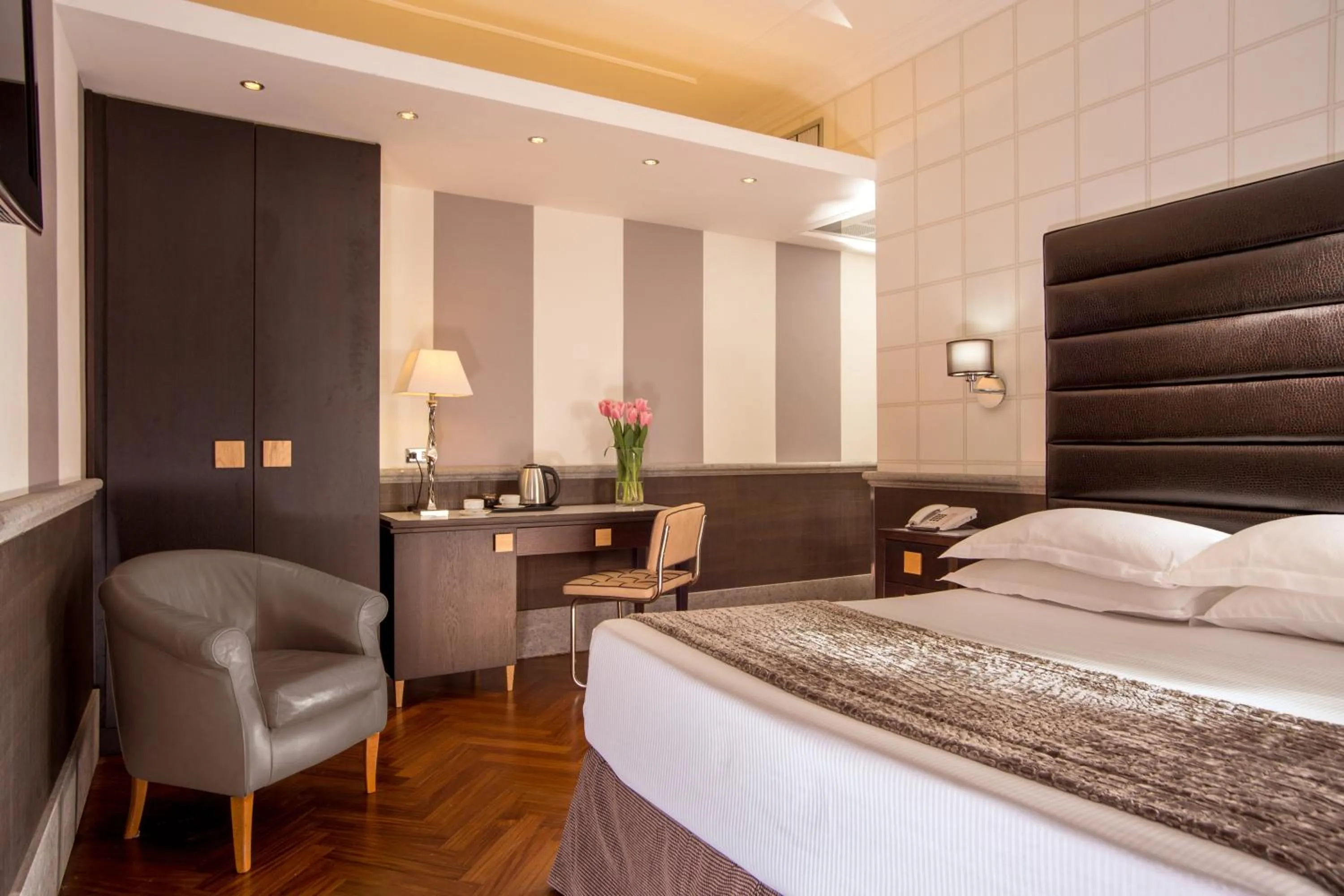 Photo of the whole room, Bed in Hotel Royal Court