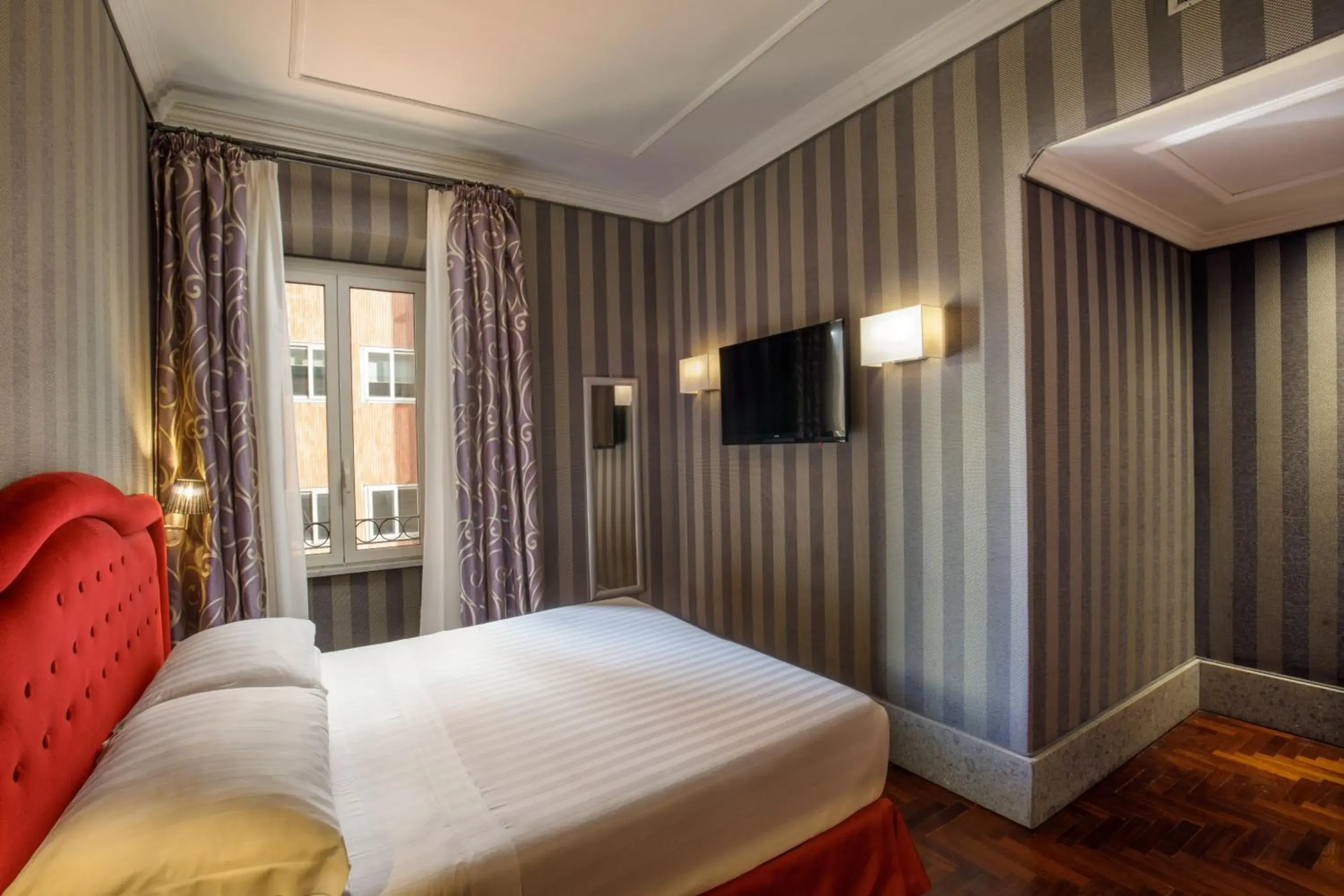 Standard Single Room in Hotel Royal Court Standard Single Room in Hotel Royal Court