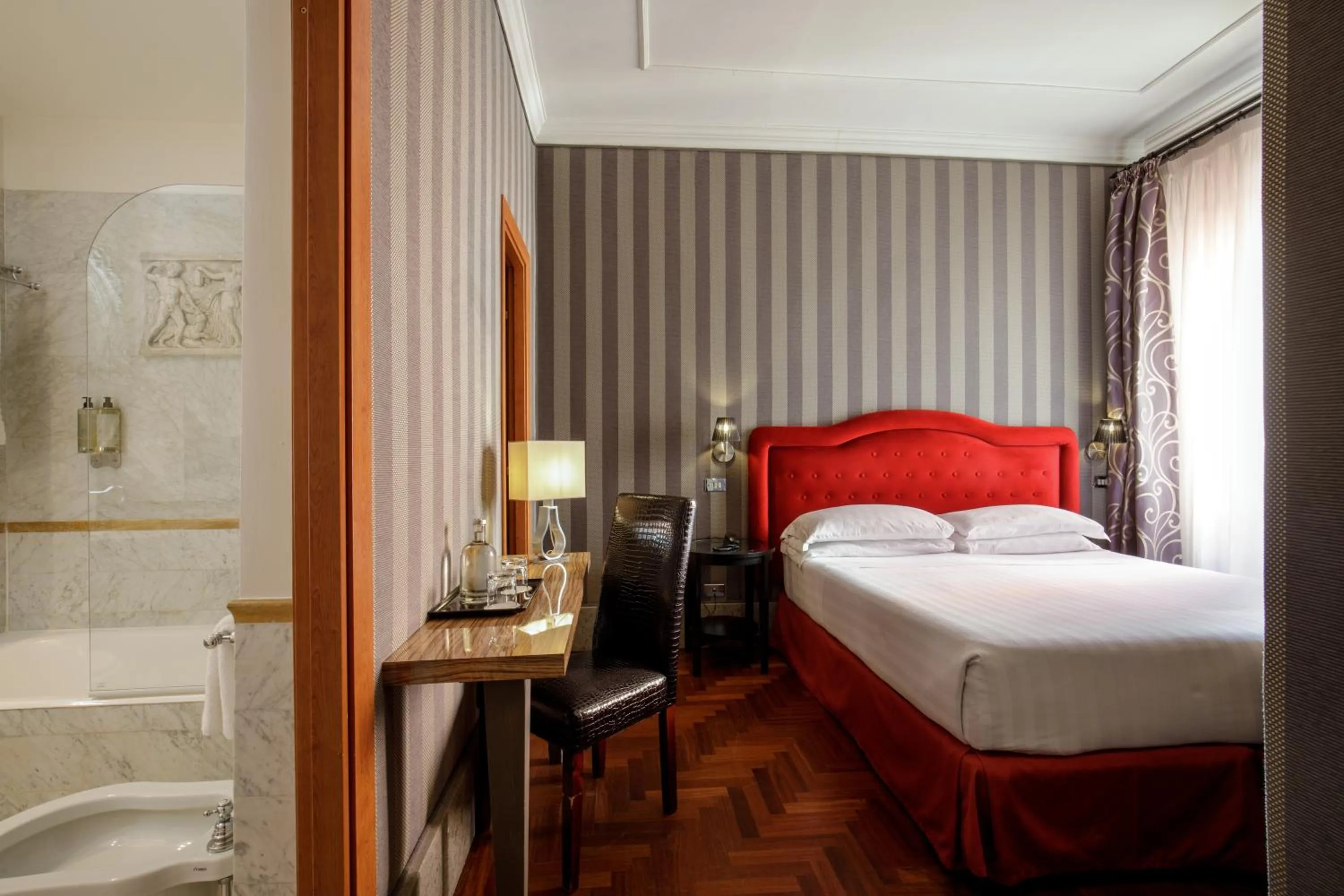 Bed in Hotel Royal Court