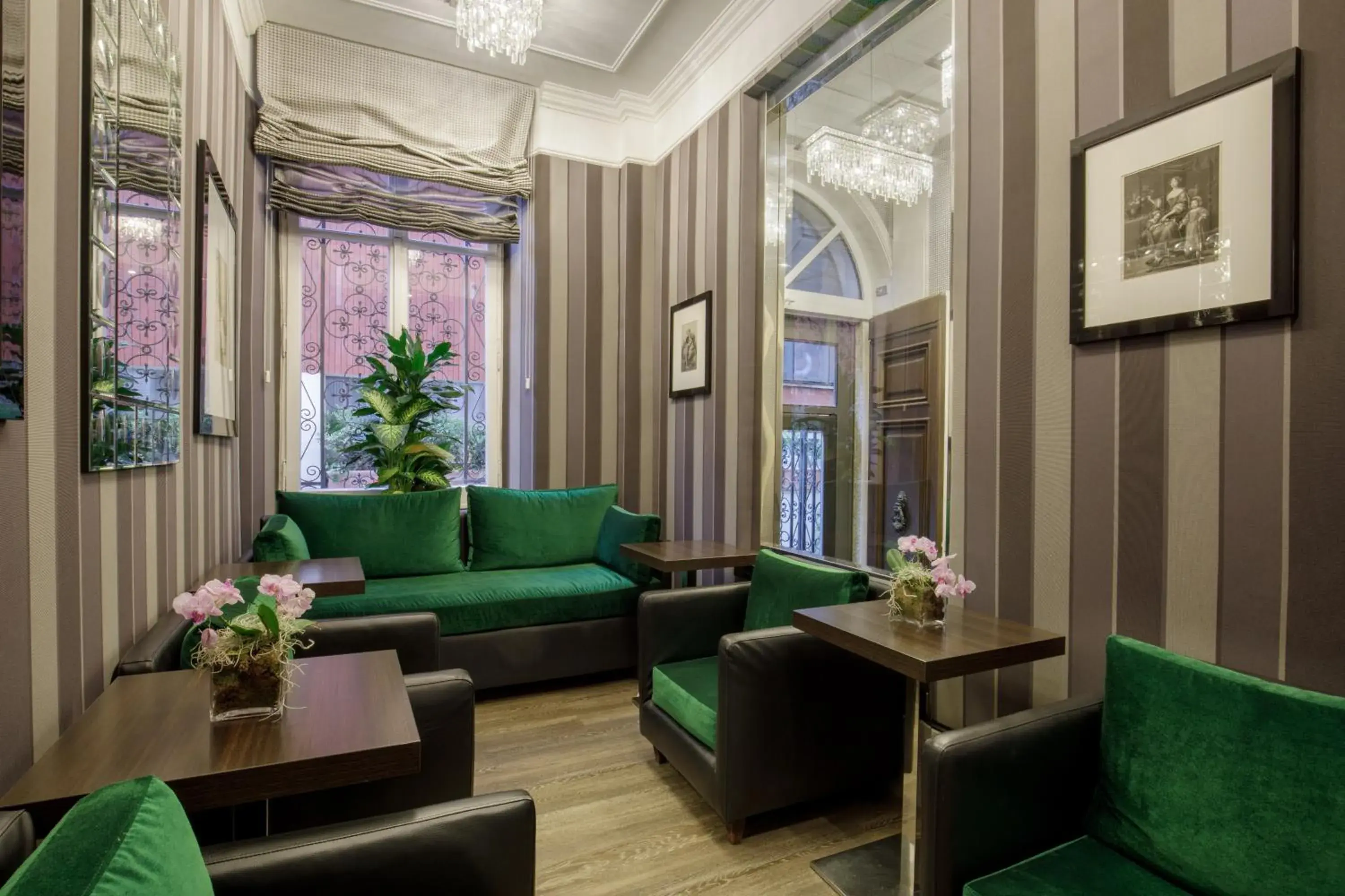 Lobby or reception in Hotel Royal Court Lobby or reception in Hotel Royal Court