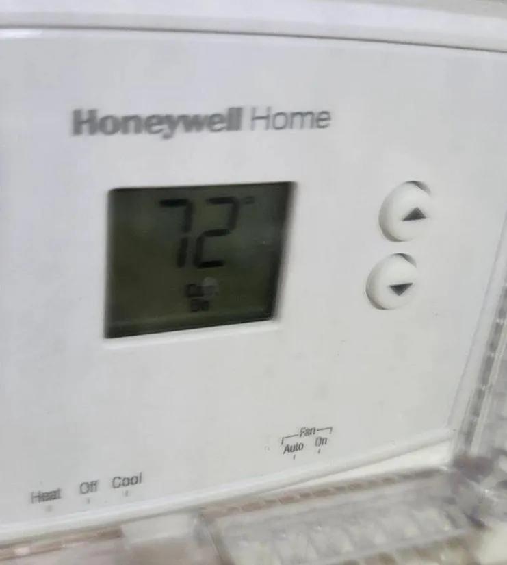 Airport Bunk House Free - WiFi - Parking - Coffee- Long Term Welcome