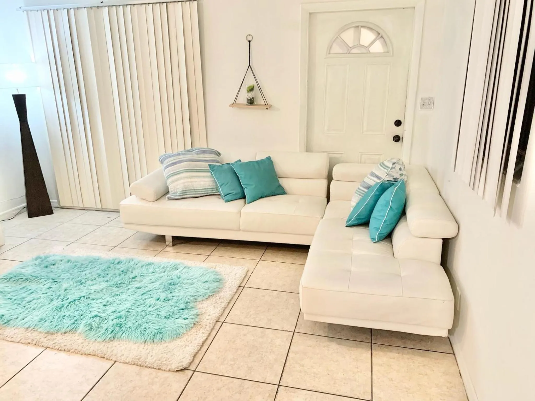 Airport Bunk House Free - WiFi - Parking - Coffee- Long Term Welcome