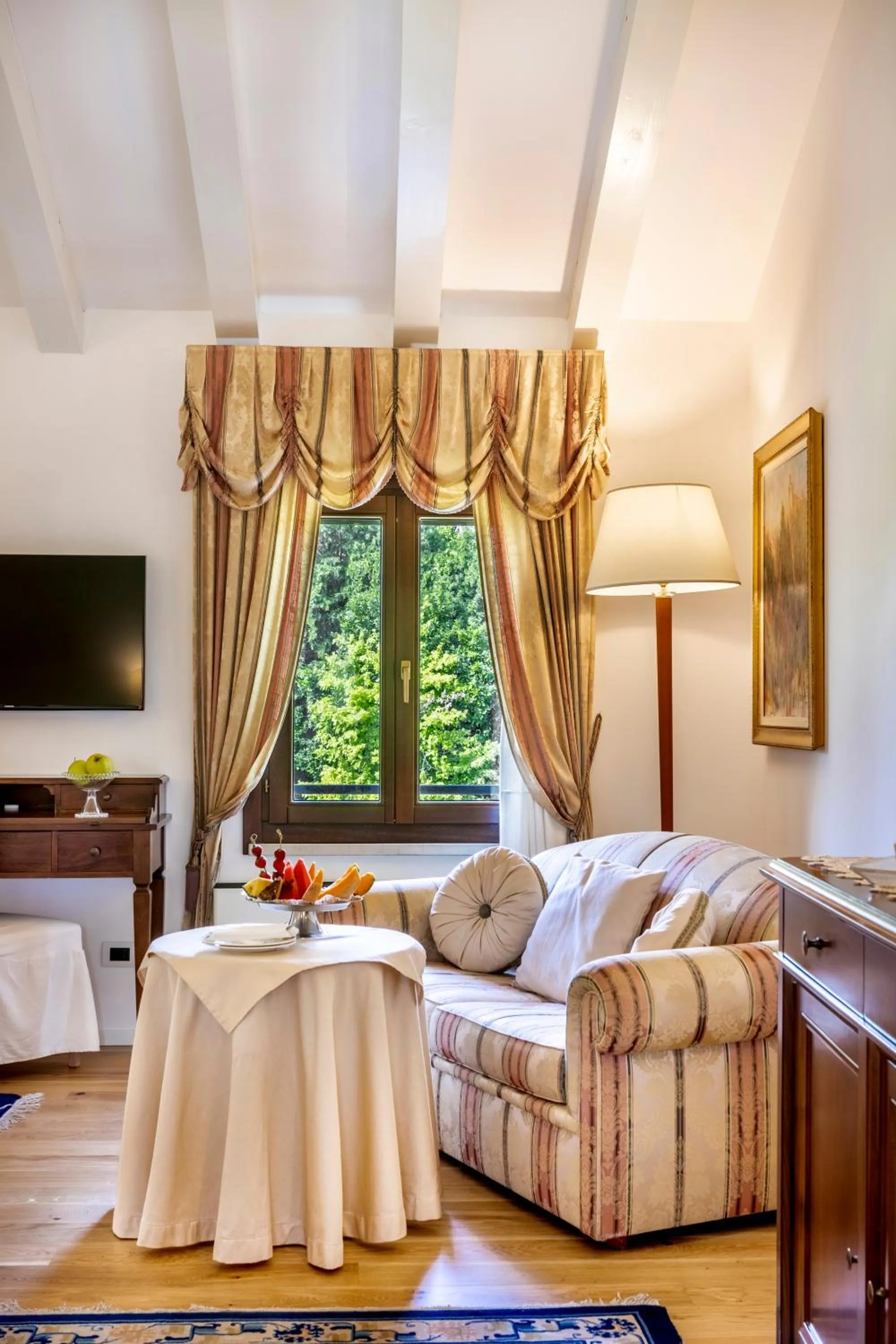 Living room, Bed in Borgo Cà dei Sospiri