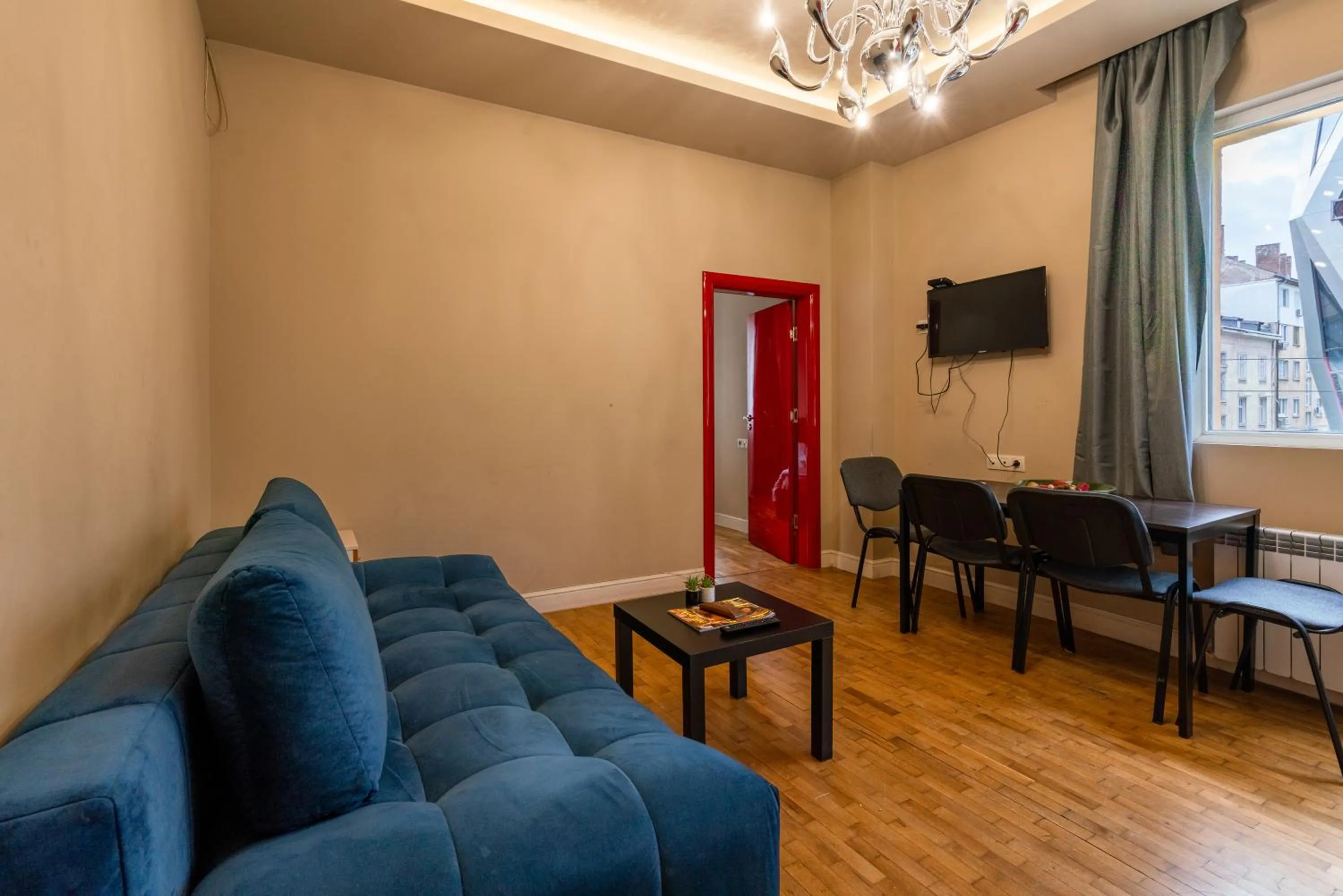 Elegant 2bdr Apartment with a Balcony