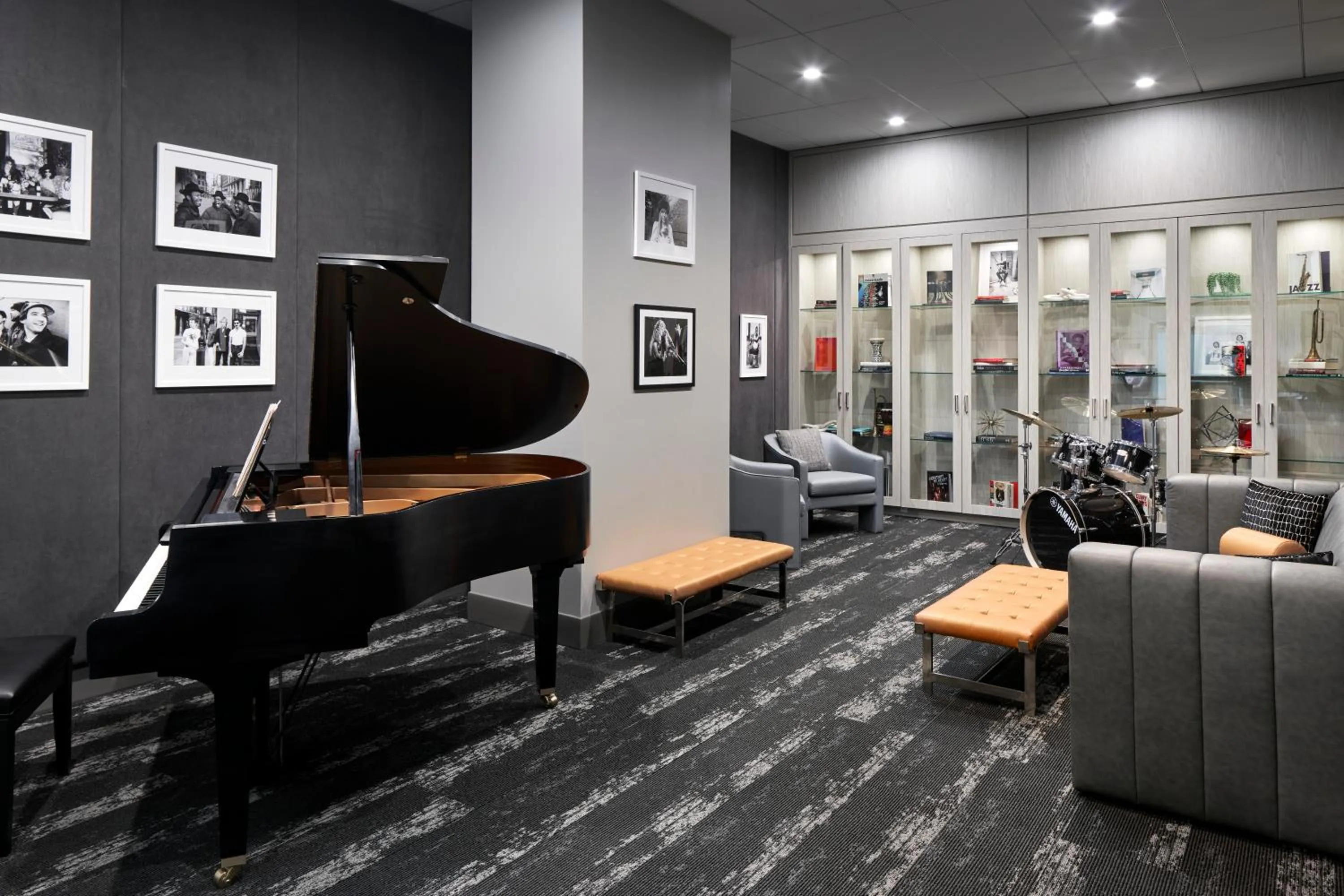 Entertainment in Level Seattle Downtown - South Lake Union