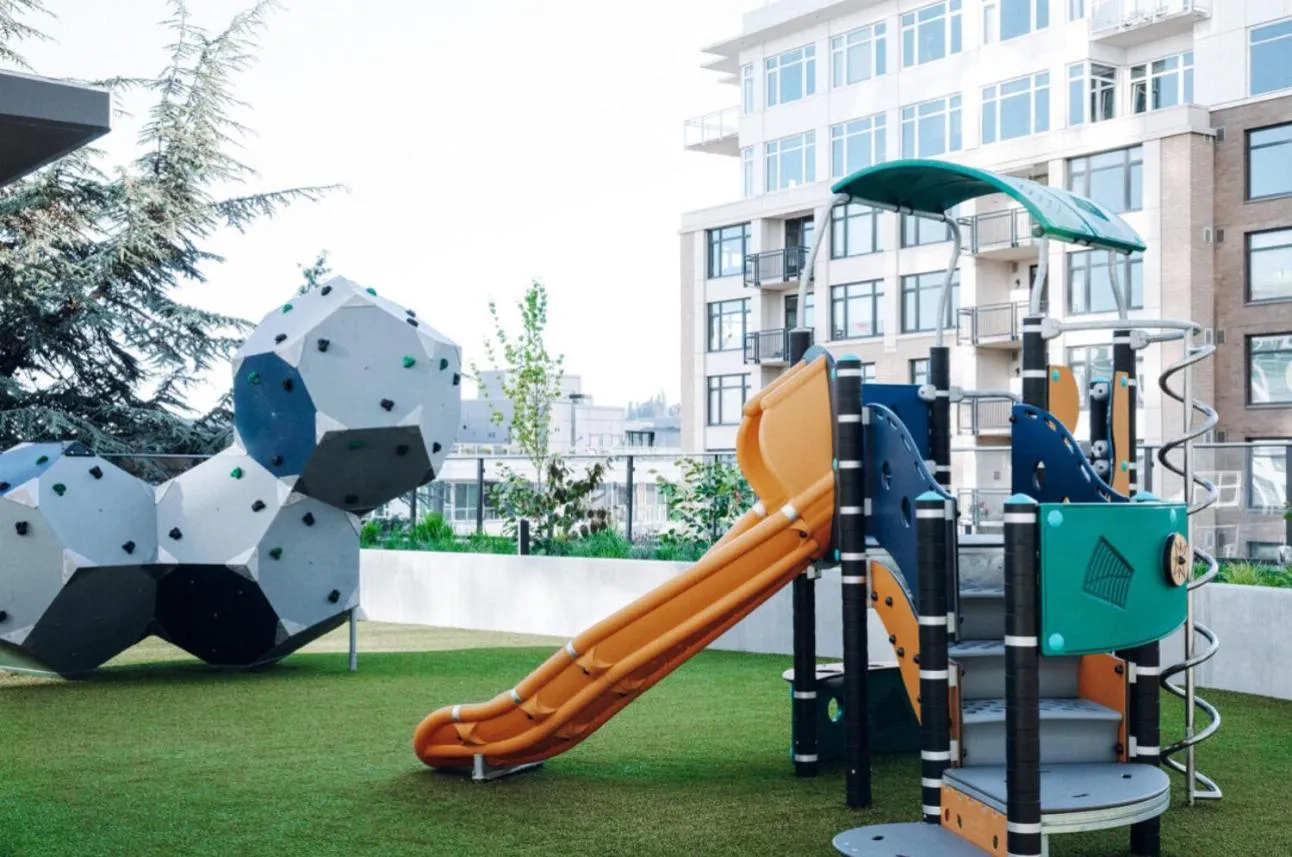 Children play ground in Level Seattle Downtown - South Lake Union