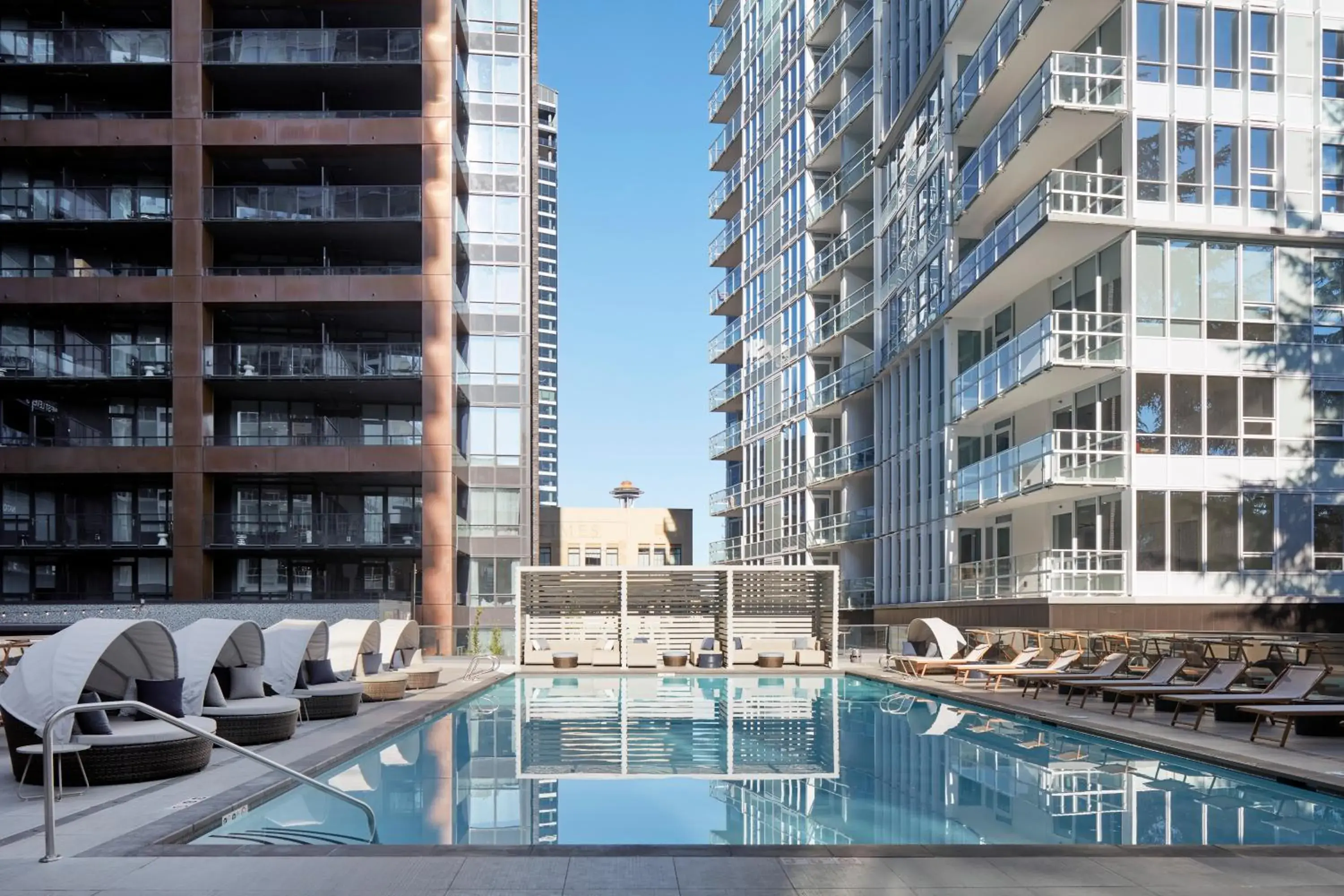 Pool view in Level Seattle Downtown - South Lake Union Pool view in Level Seattle Downtown - South Lake Union