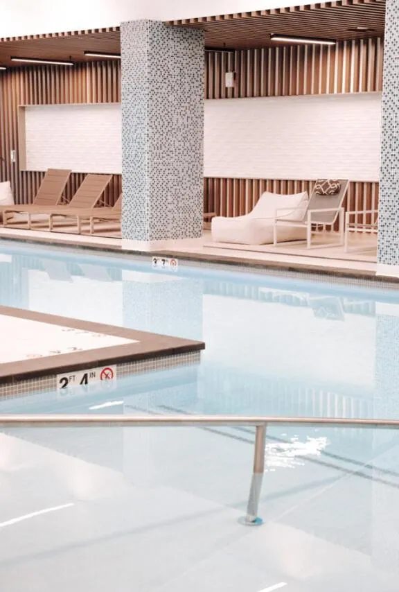 Swimming pool in Level Seattle Downtown - South Lake Union