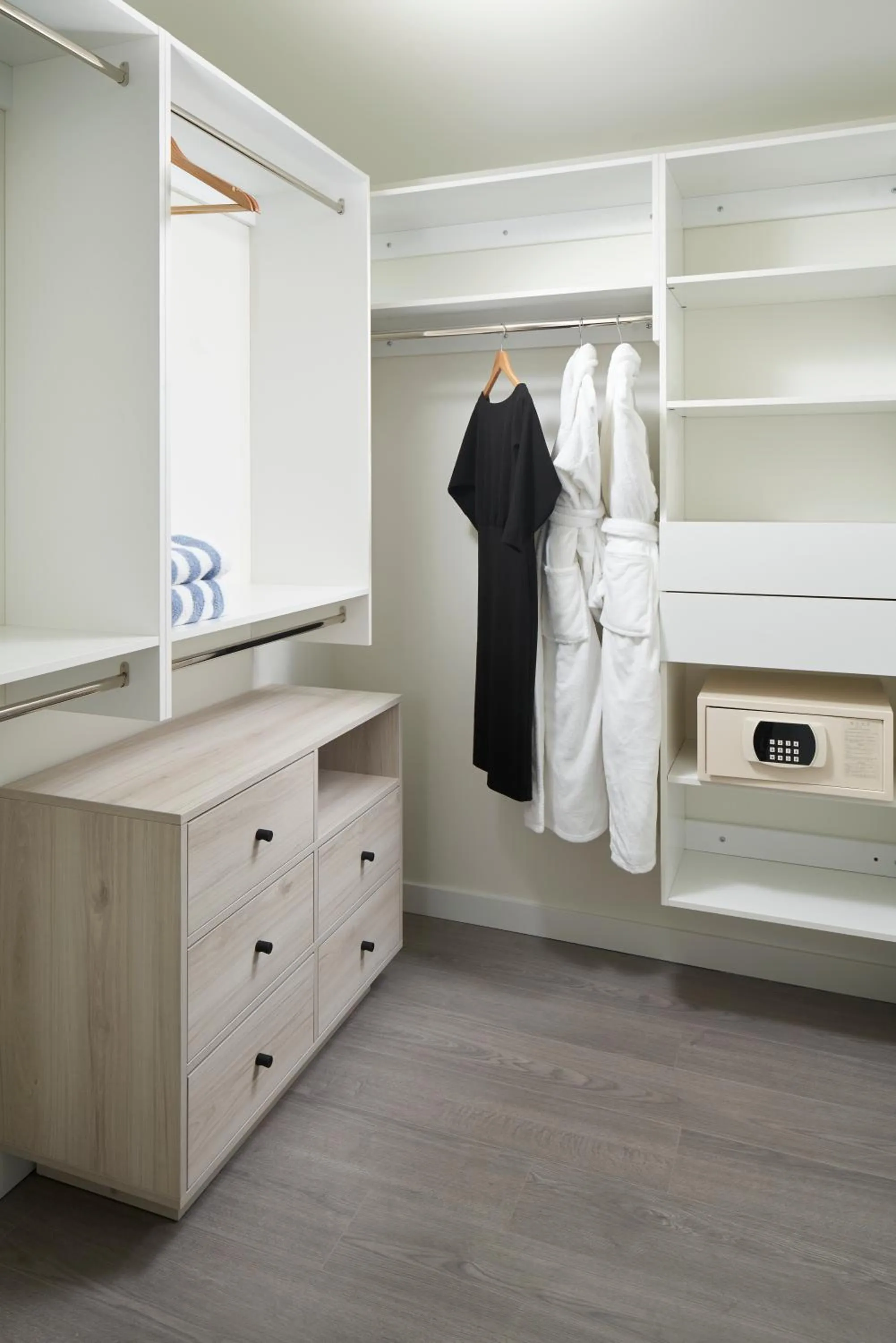 wardrobe in Level Seattle Downtown - South Lake Union