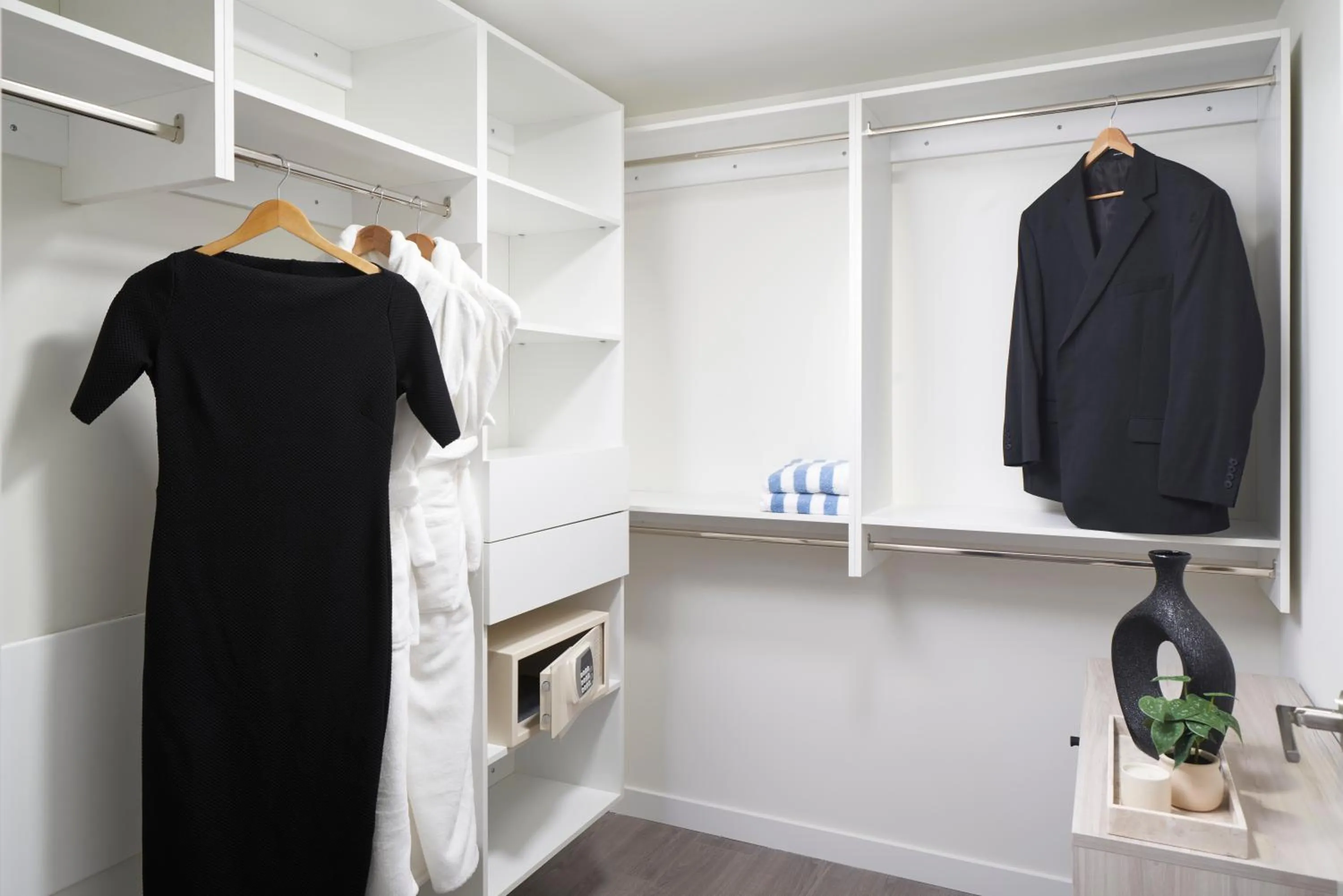 wardrobe in Level Seattle Downtown - South Lake Union