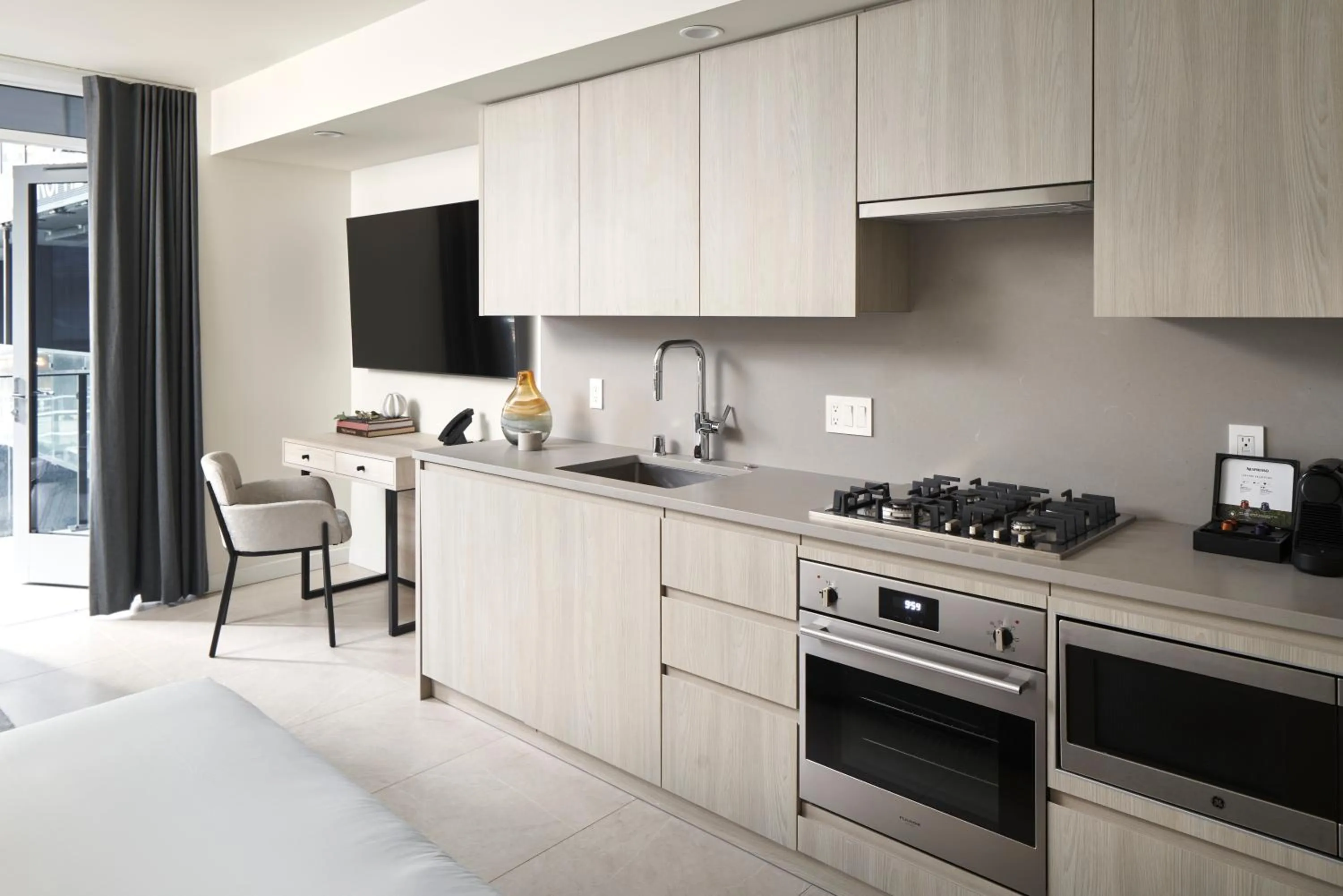 TV and multimedia in Level Seattle Downtown - South Lake Union