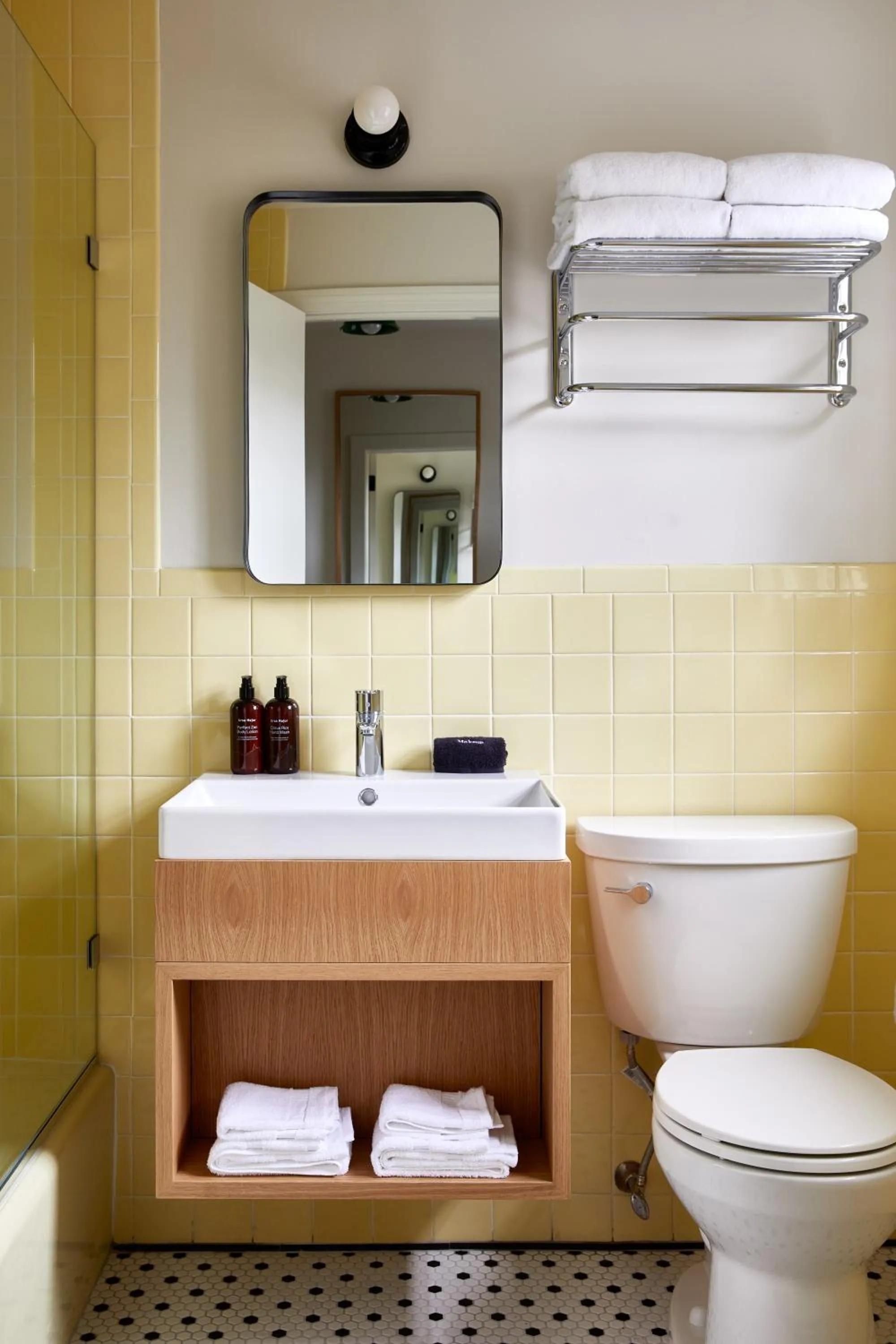 Bathroom in Bluebird Dennisport