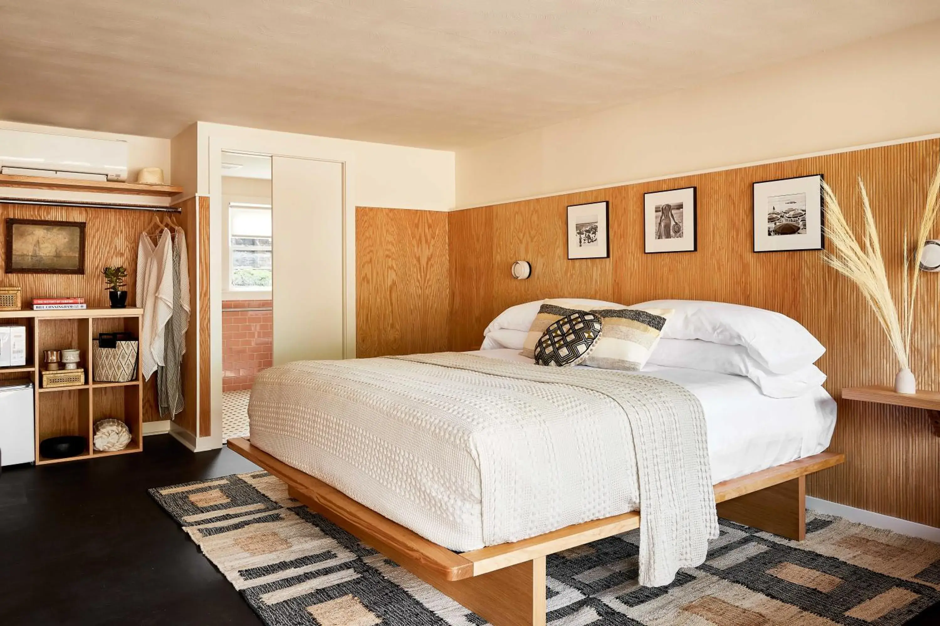 Photo of the whole room, Bed in Bluebird Dennisport Photo of the whole room, Bed in Bluebird Dennisport