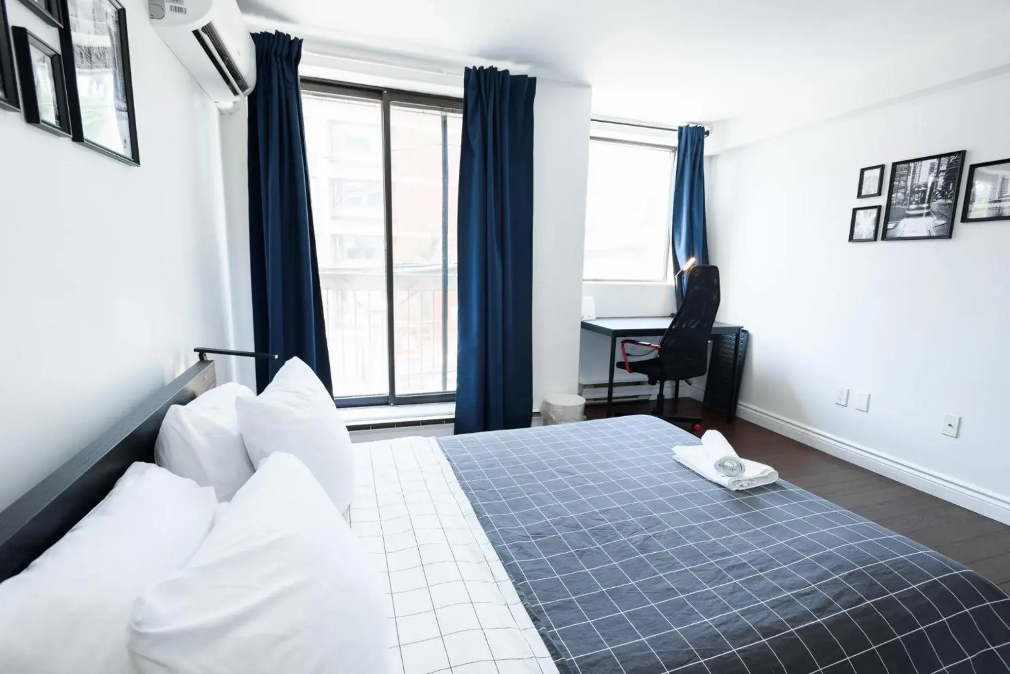 Balcony/Terrace, Bed in Samesun Toronto Balcony/Terrace, Bed in Samesun Toronto