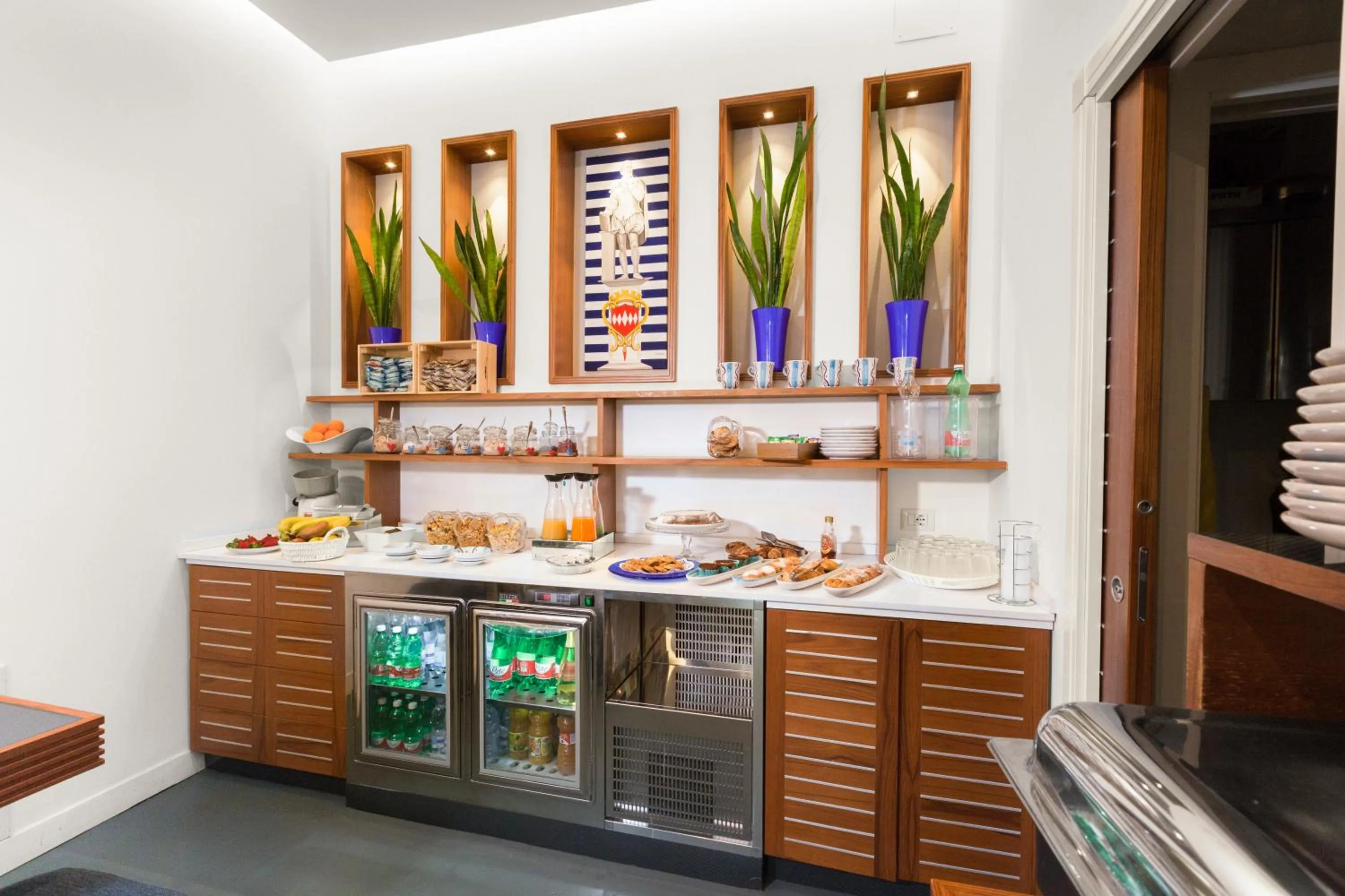 Communal lounge/ TV room in Hotel Tasso Suites & Spa