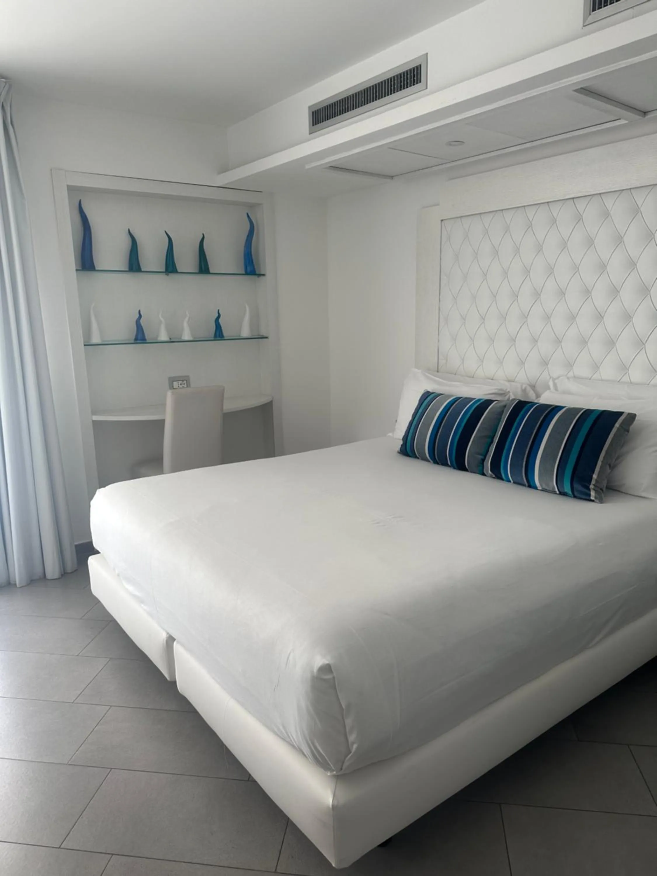Bedroom, Bed in Hotel Tasso Suites & Spa