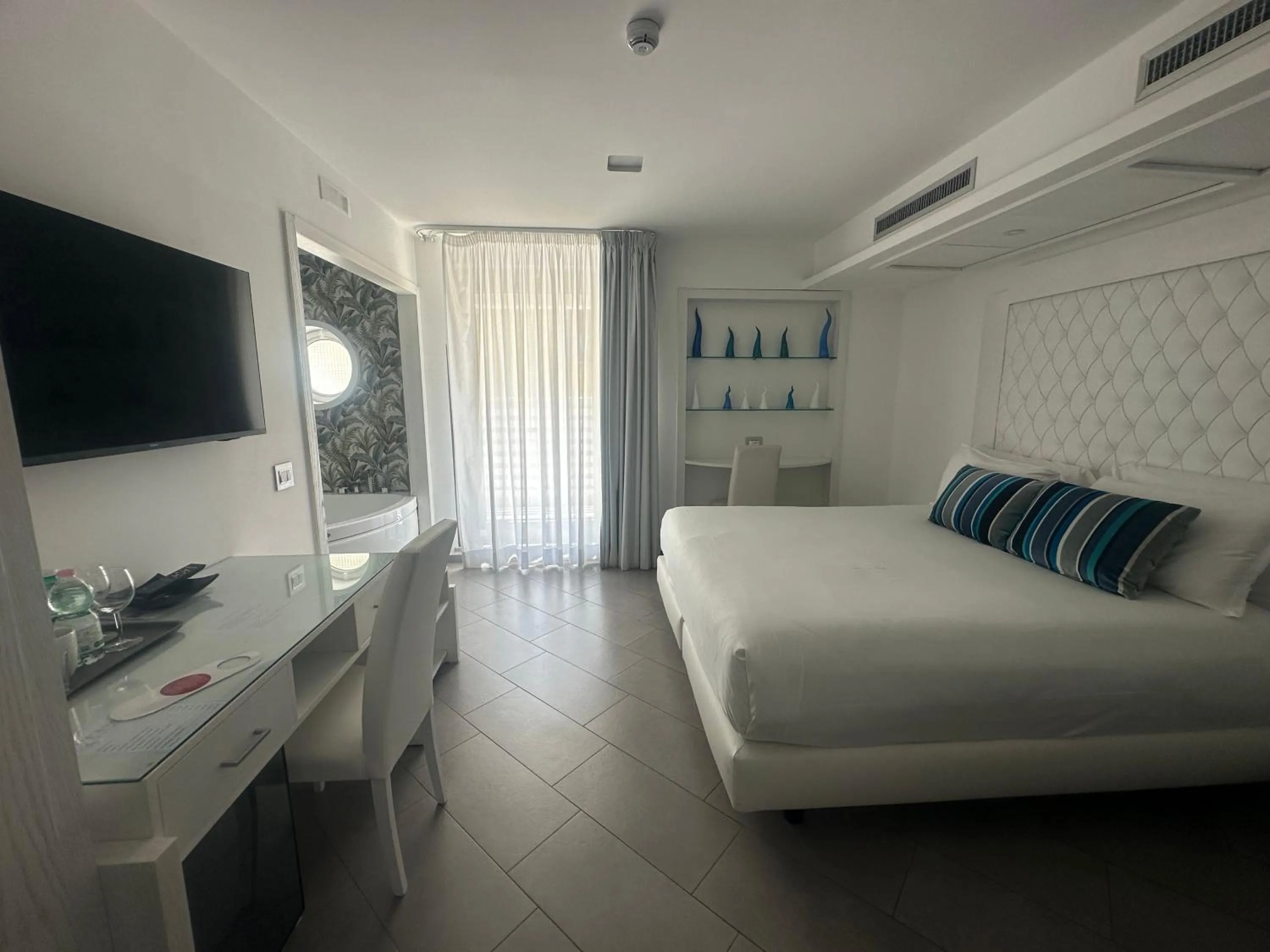 Bedroom, Bed in Hotel Tasso Suites & Spa