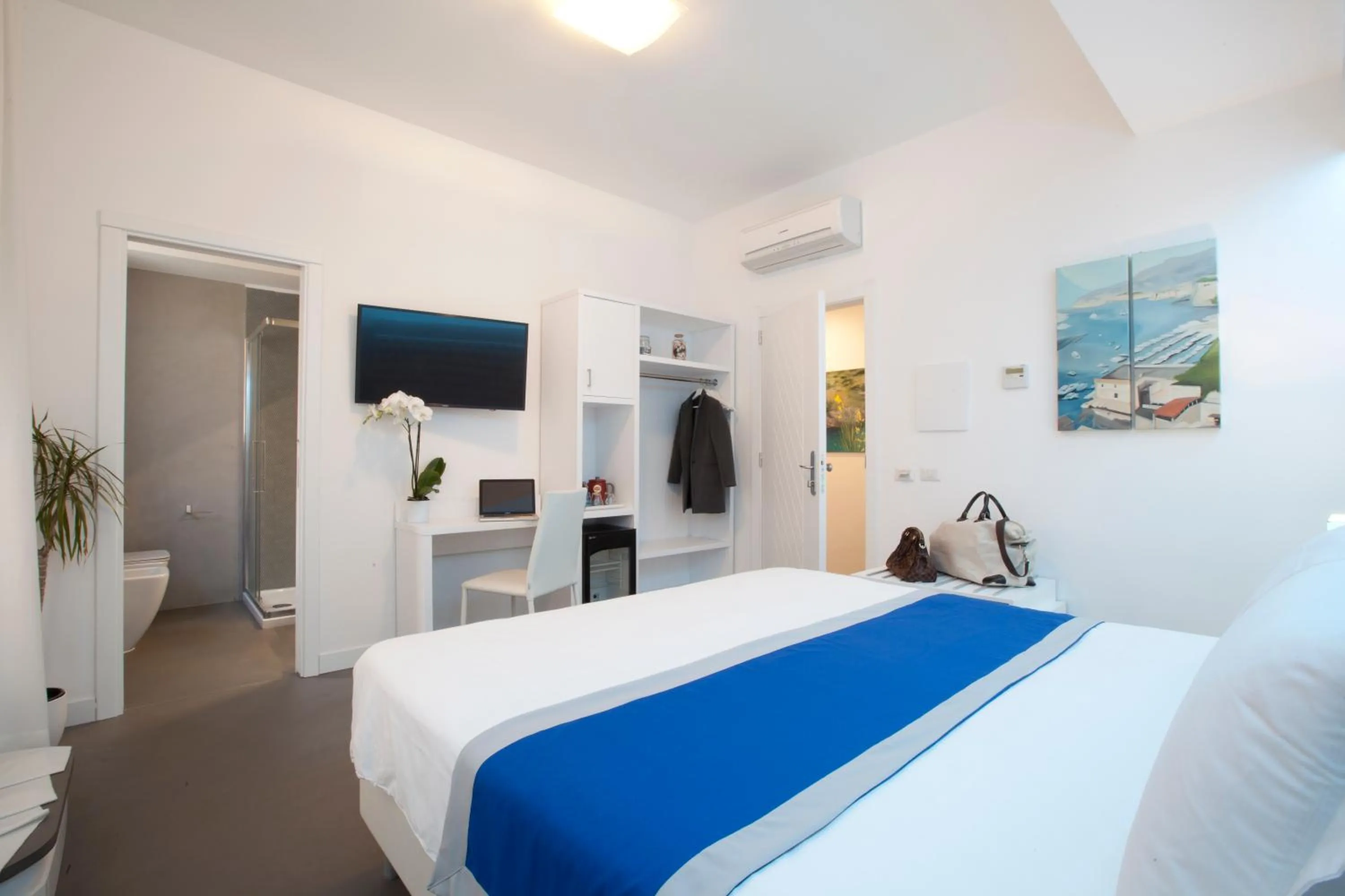 Bed in Hotel Tasso Suites & Spa