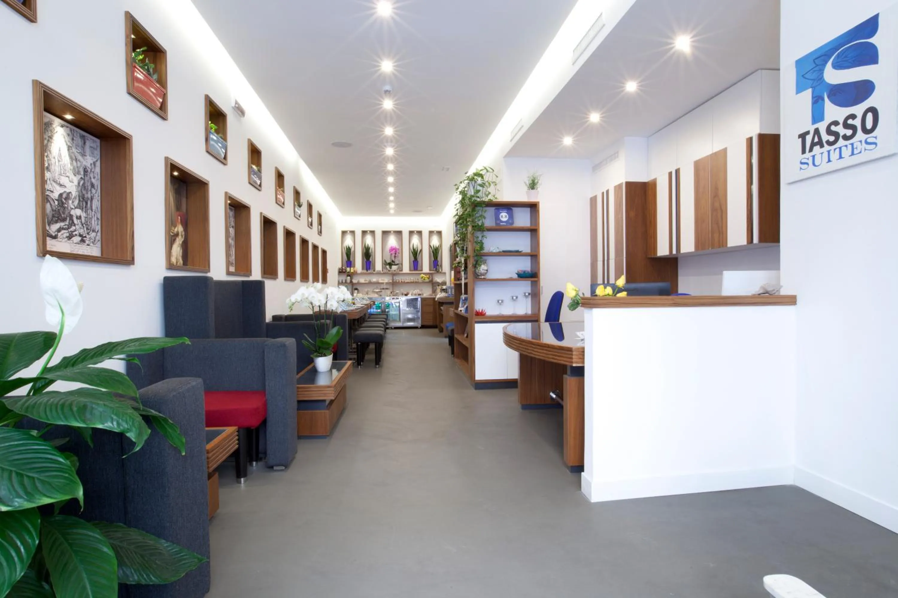 Communal lounge/ TV room in Hotel Tasso Suites & Spa