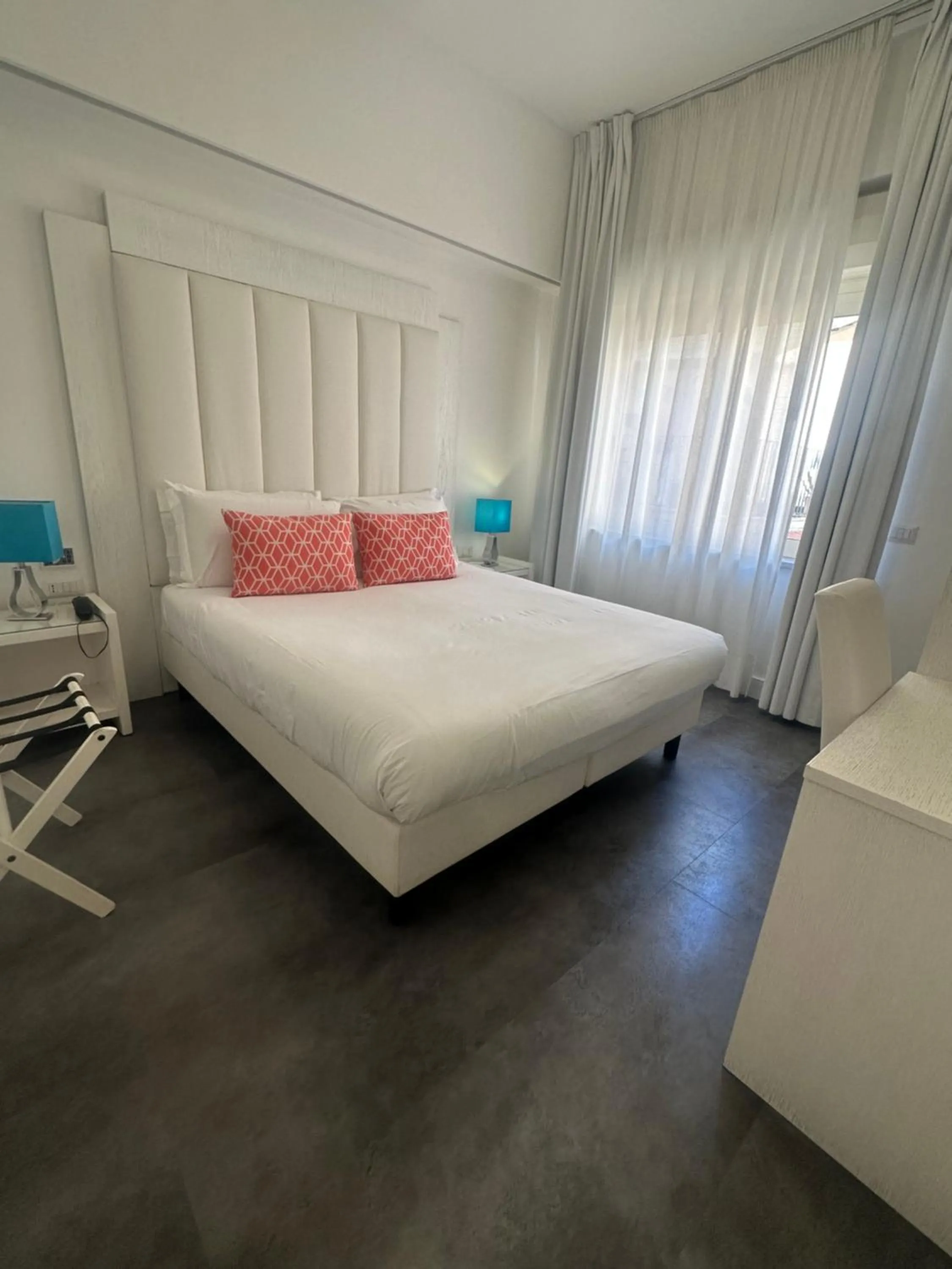 Bedroom, Bed in Hotel Tasso Suites & Spa