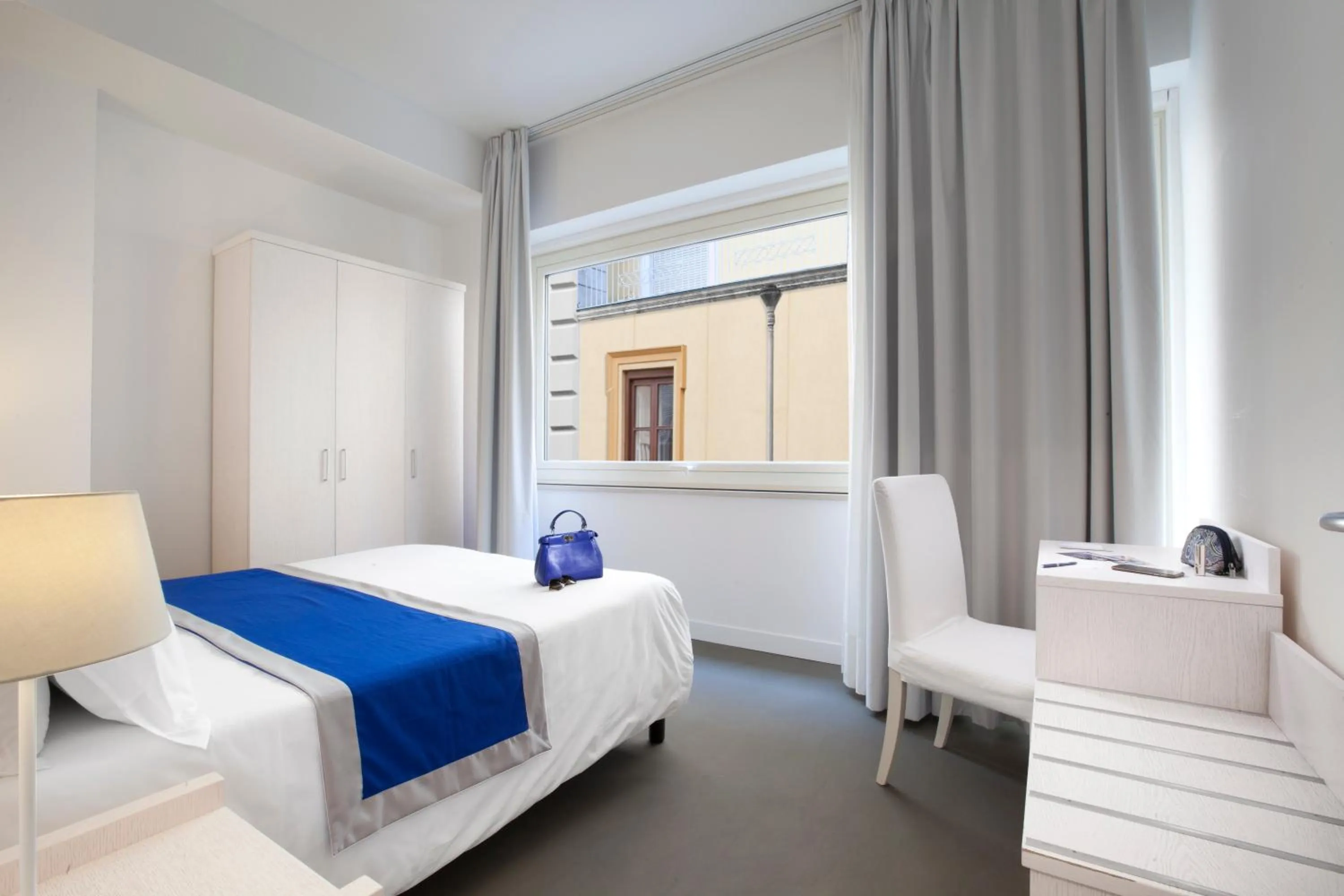 Bed in Hotel Tasso Suites & Spa