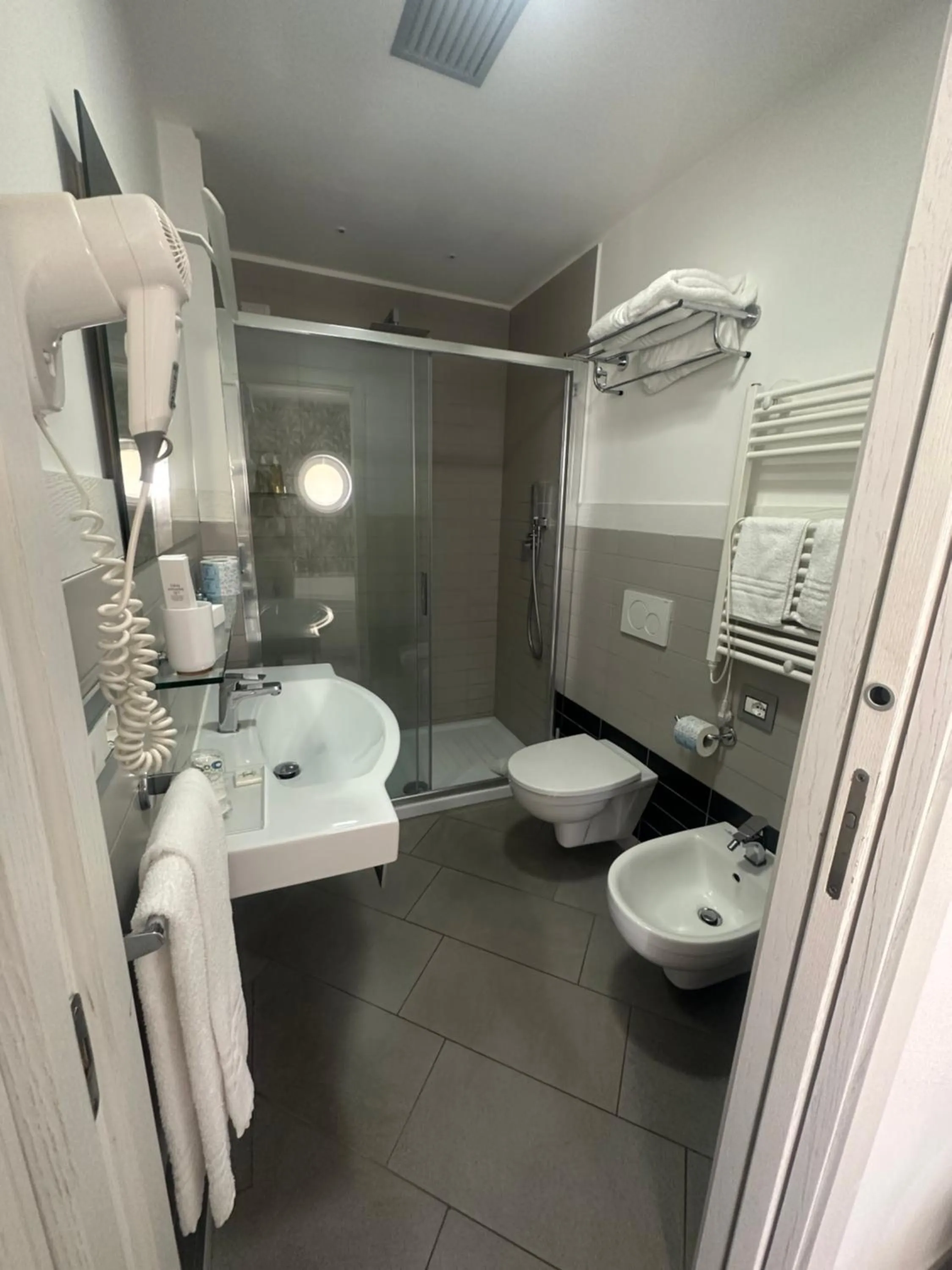 Bathroom in Hotel Tasso Suites & Spa