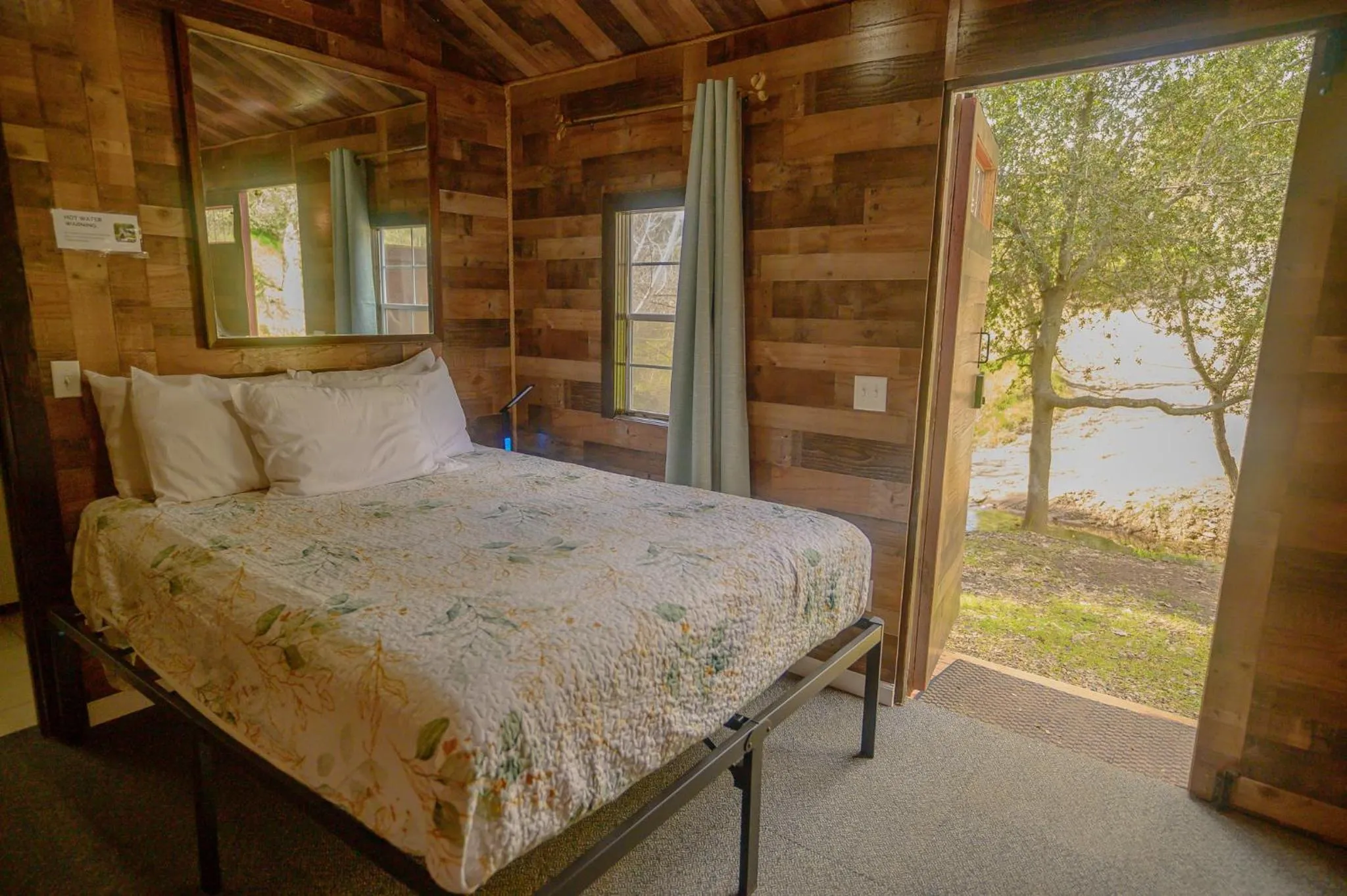 Bed in Genas's Sierra Inn & Restaurant