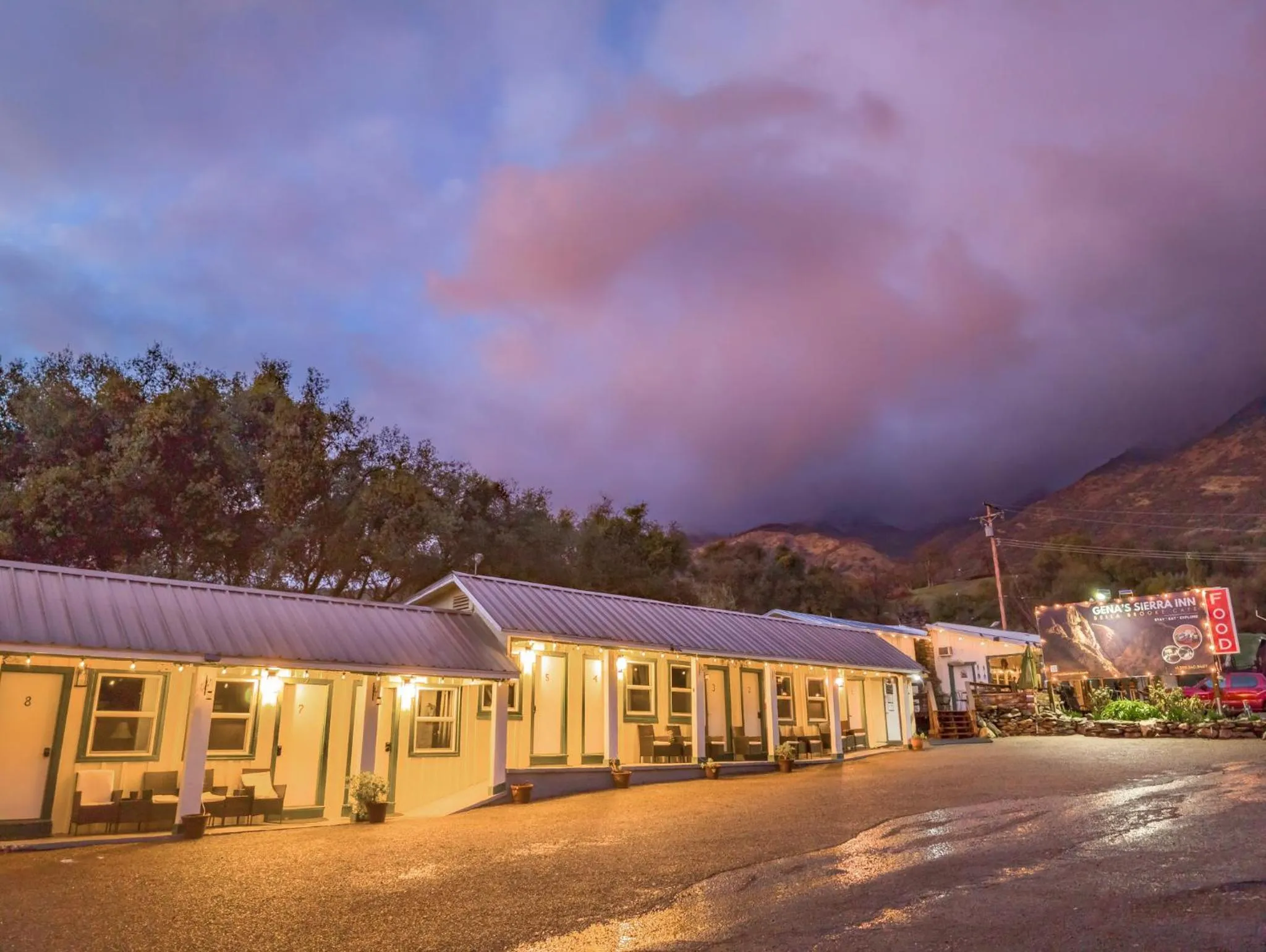 Property building in Genas's Sierra Inn & Restaurant