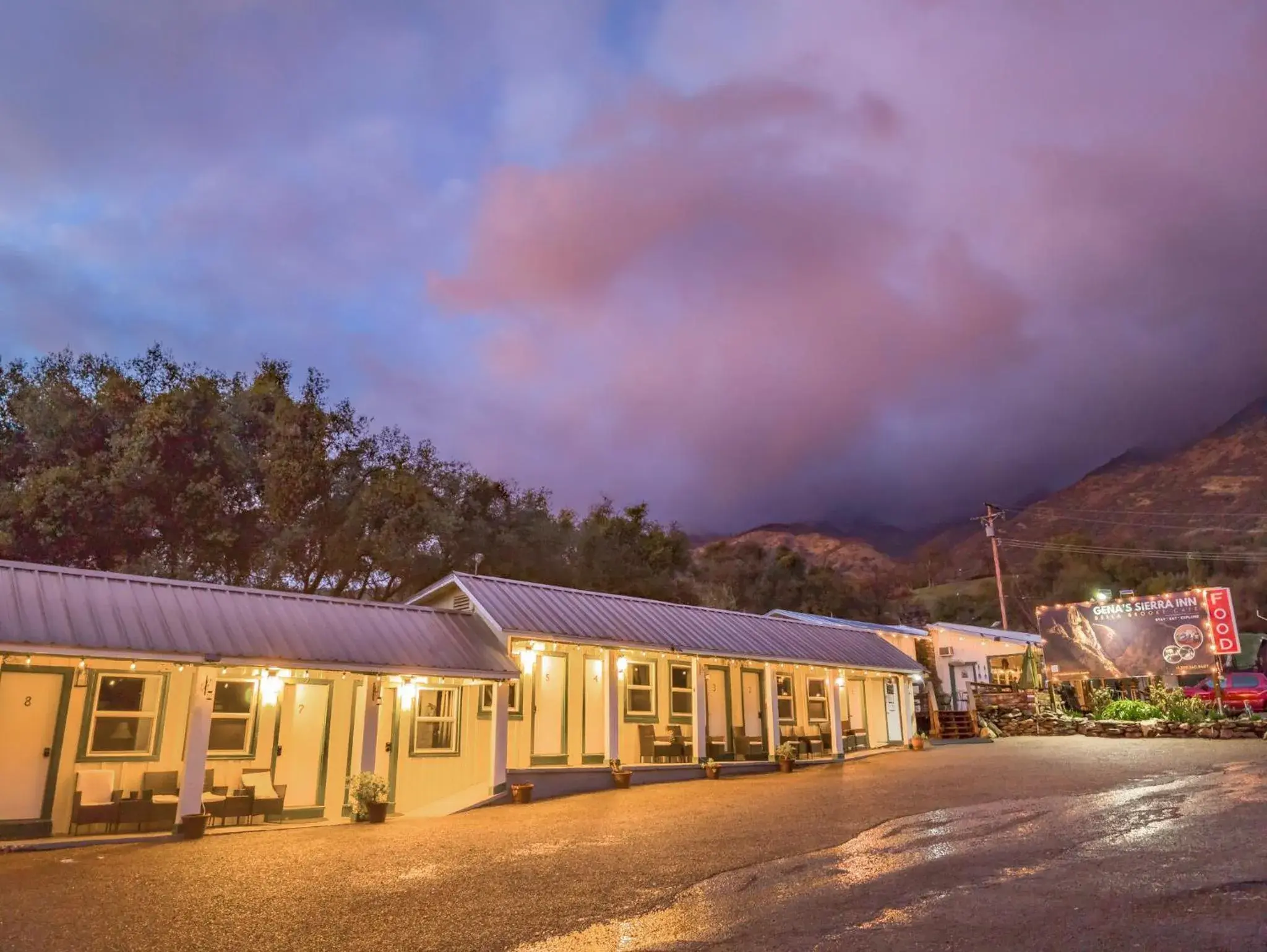 Property building in Genas's Sierra Inn & Restaurant Property building in Genas's Sierra Inn & Restaurant