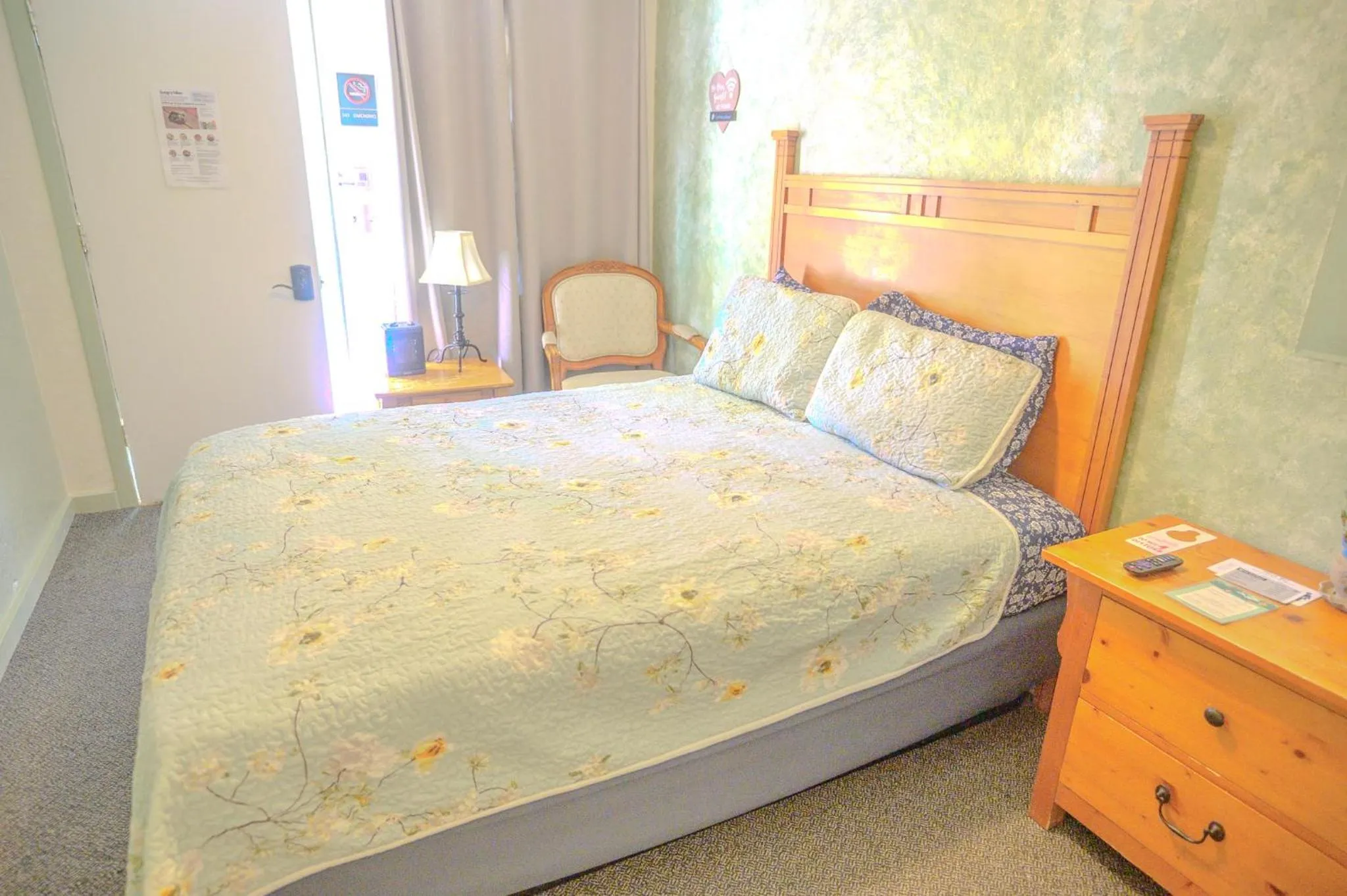 Bedroom, Bed in Genas's Sierra Inn & Restaurant